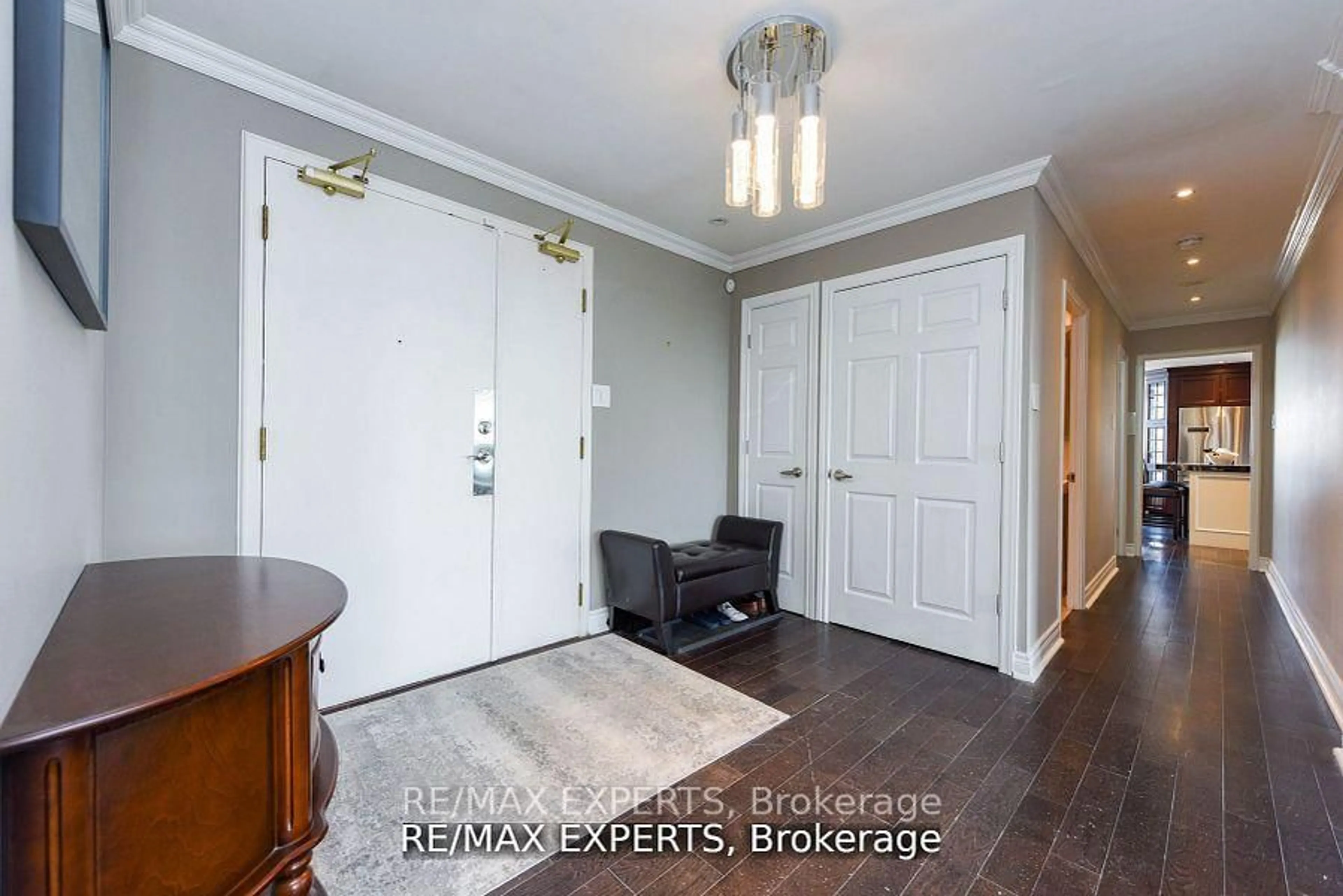 Indoor entryway for 4460 Tucana Crt #Ph02, Mississauga Ontario L5R 3K9