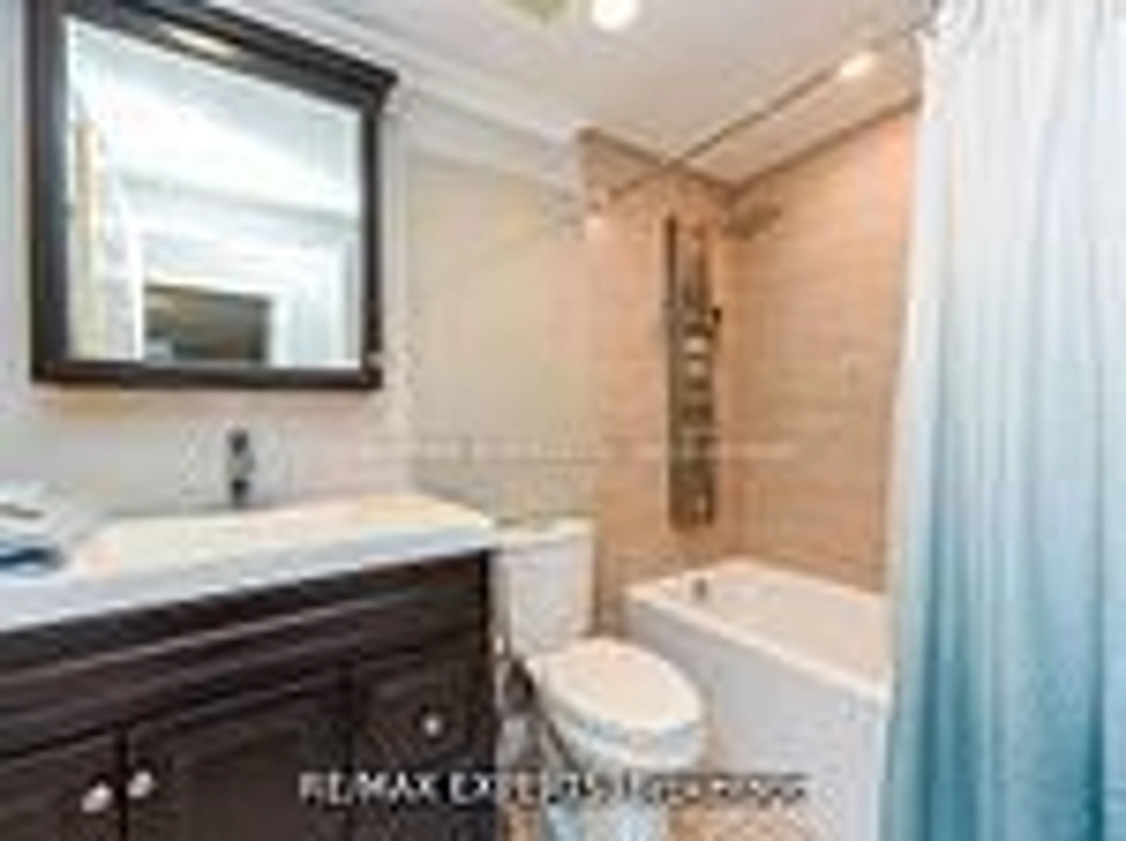 Standard bathroom, ceramic/tile floor for 4460 Tucana Crt #Ph02, Mississauga Ontario L5R 3K9