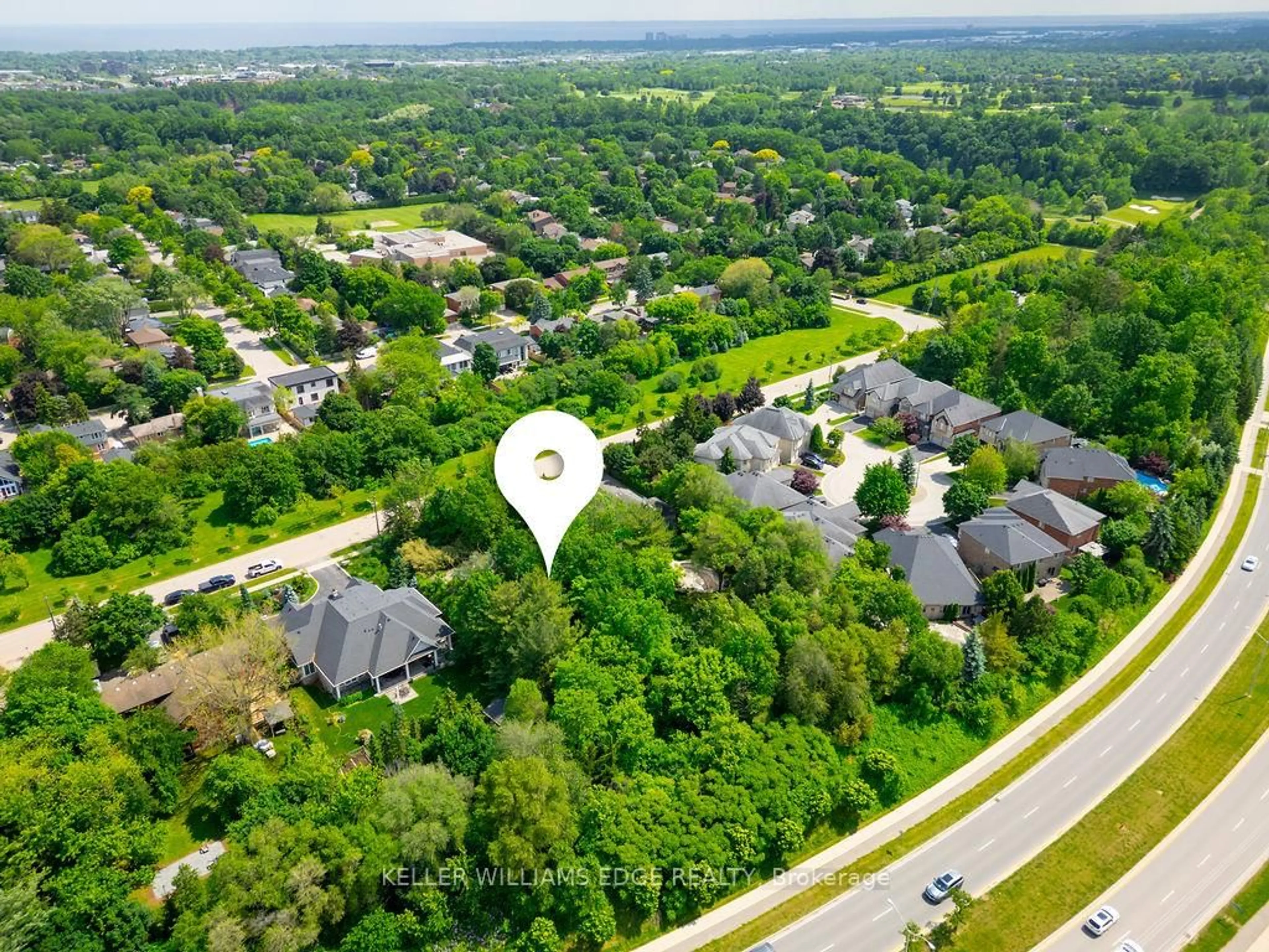 A pic from outside/outdoor area/front of a property/back of a property/a pic from drone, street for 183 Old Upper Middle Rd, Oakville Ontario L6H 1M2