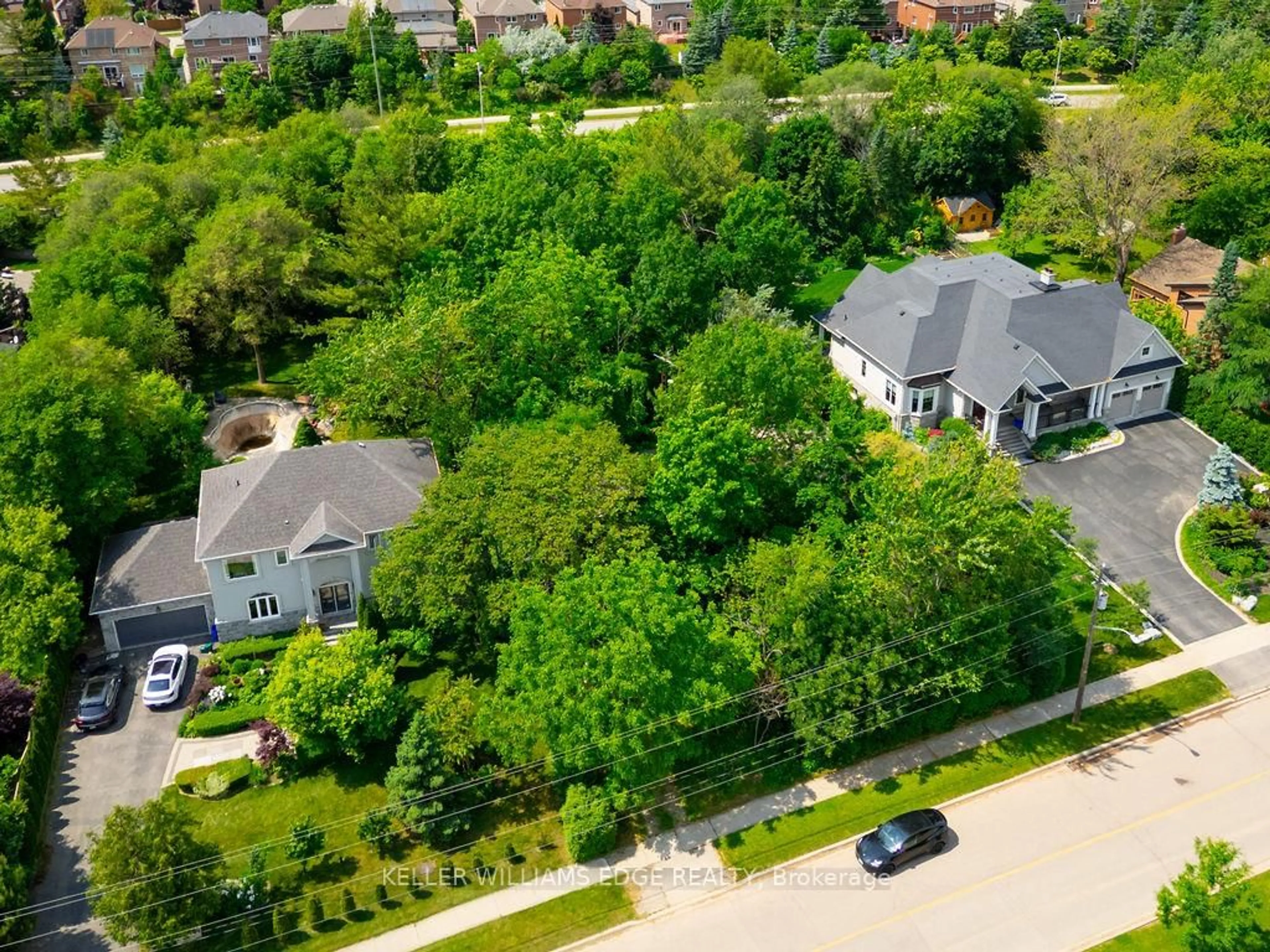 A pic from outside/outdoor area/front of a property/back of a property/a pic from drone, street for 183 Old Upper Middle Rd, Oakville Ontario L6H 1M2