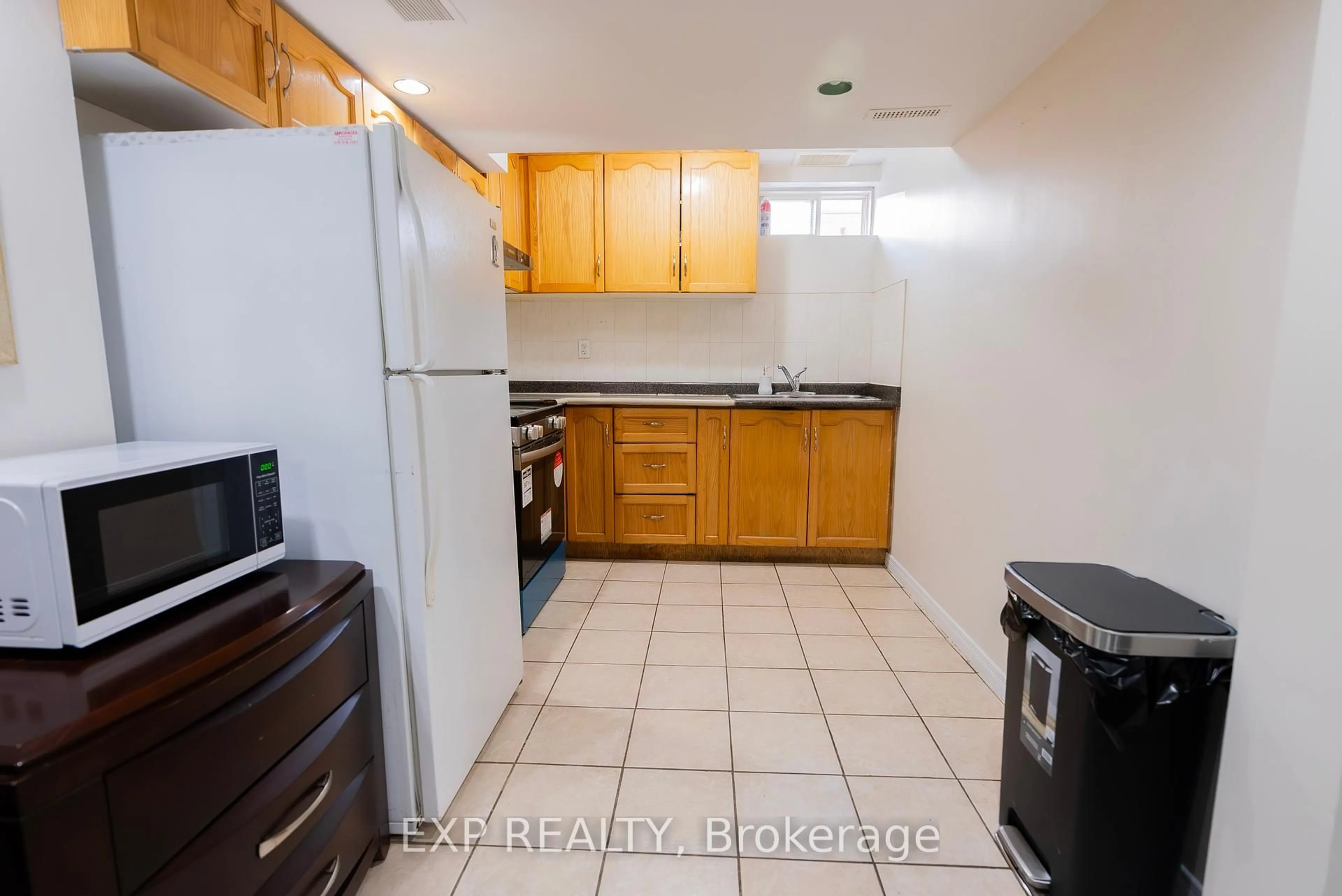 Standard kitchen, unknown for 347 Brisdale Dr, Brampton Ontario L7A 3M6