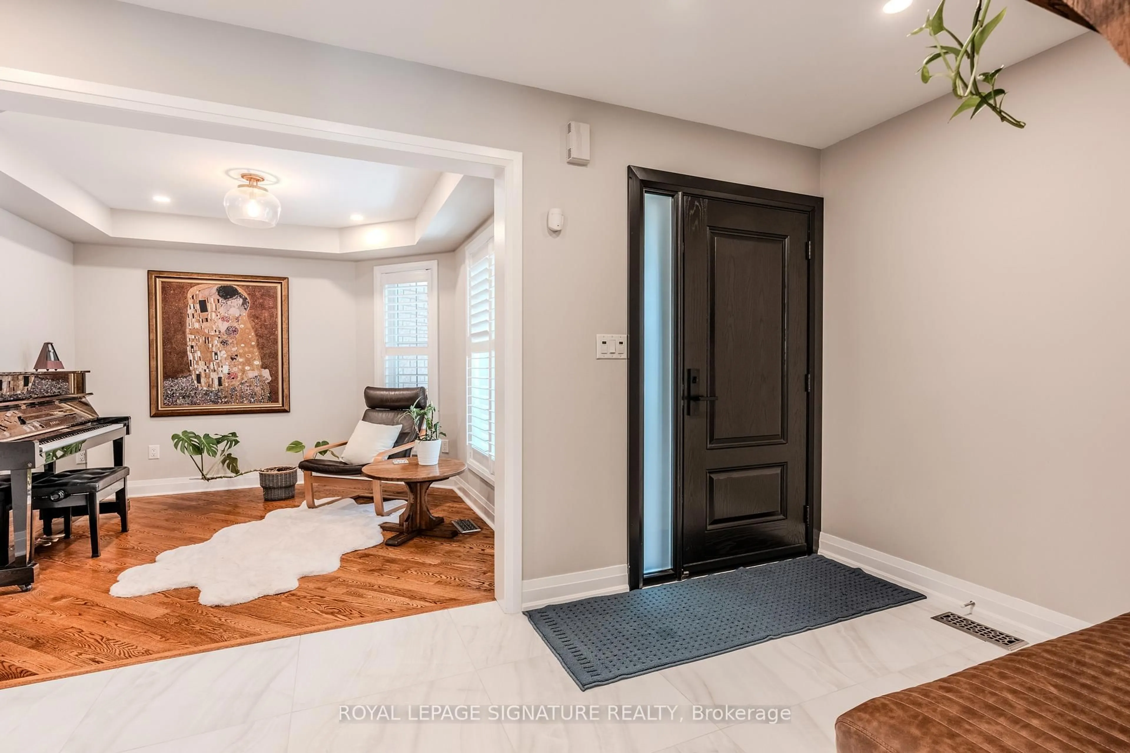 Indoor entryway for 9 Humbershed Cres, Caledon Ontario L7E 2X2
