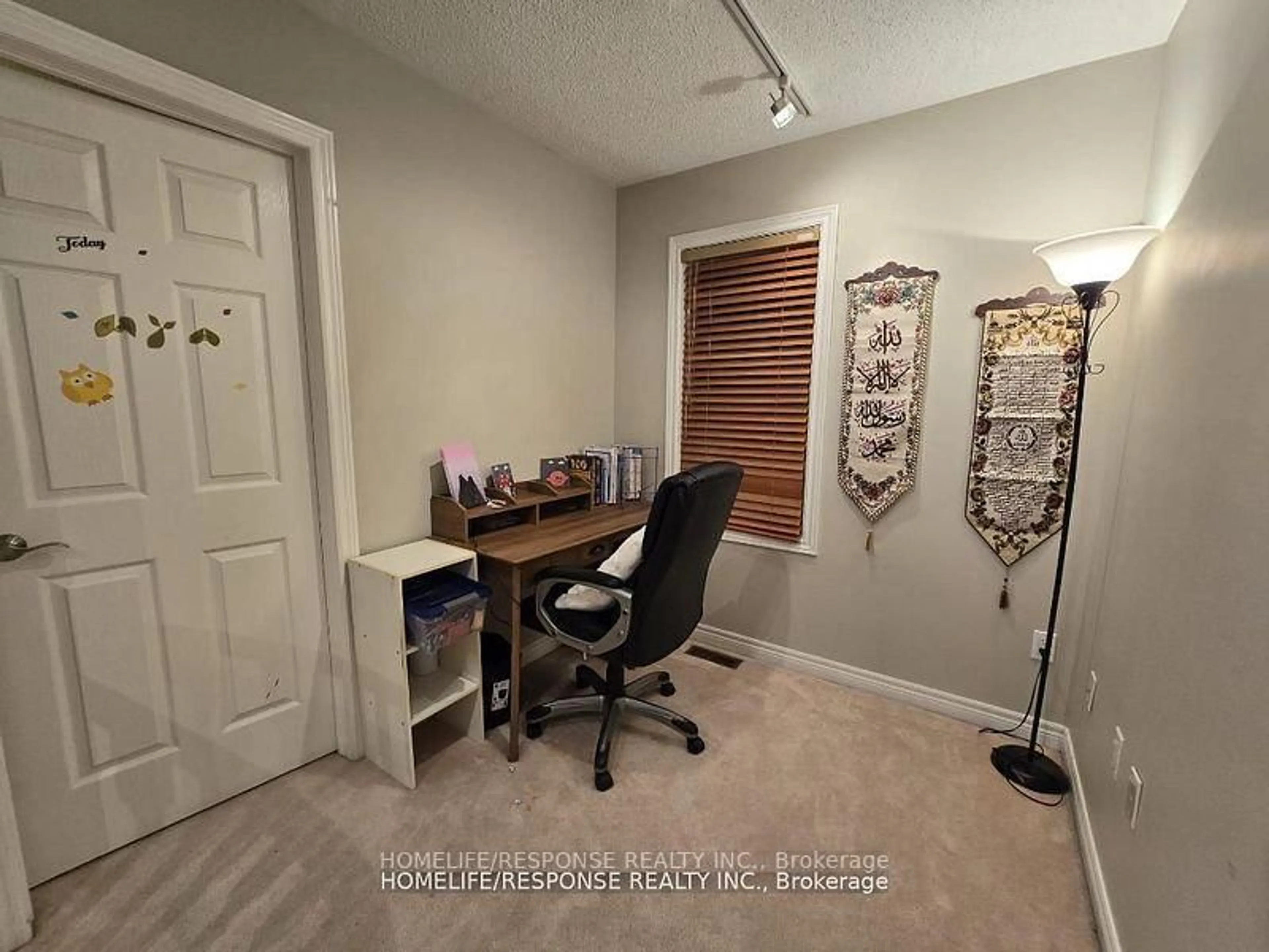 A pic of a room for 3254 McDowell Dr, Mississauga Ontario L5M 6S4
