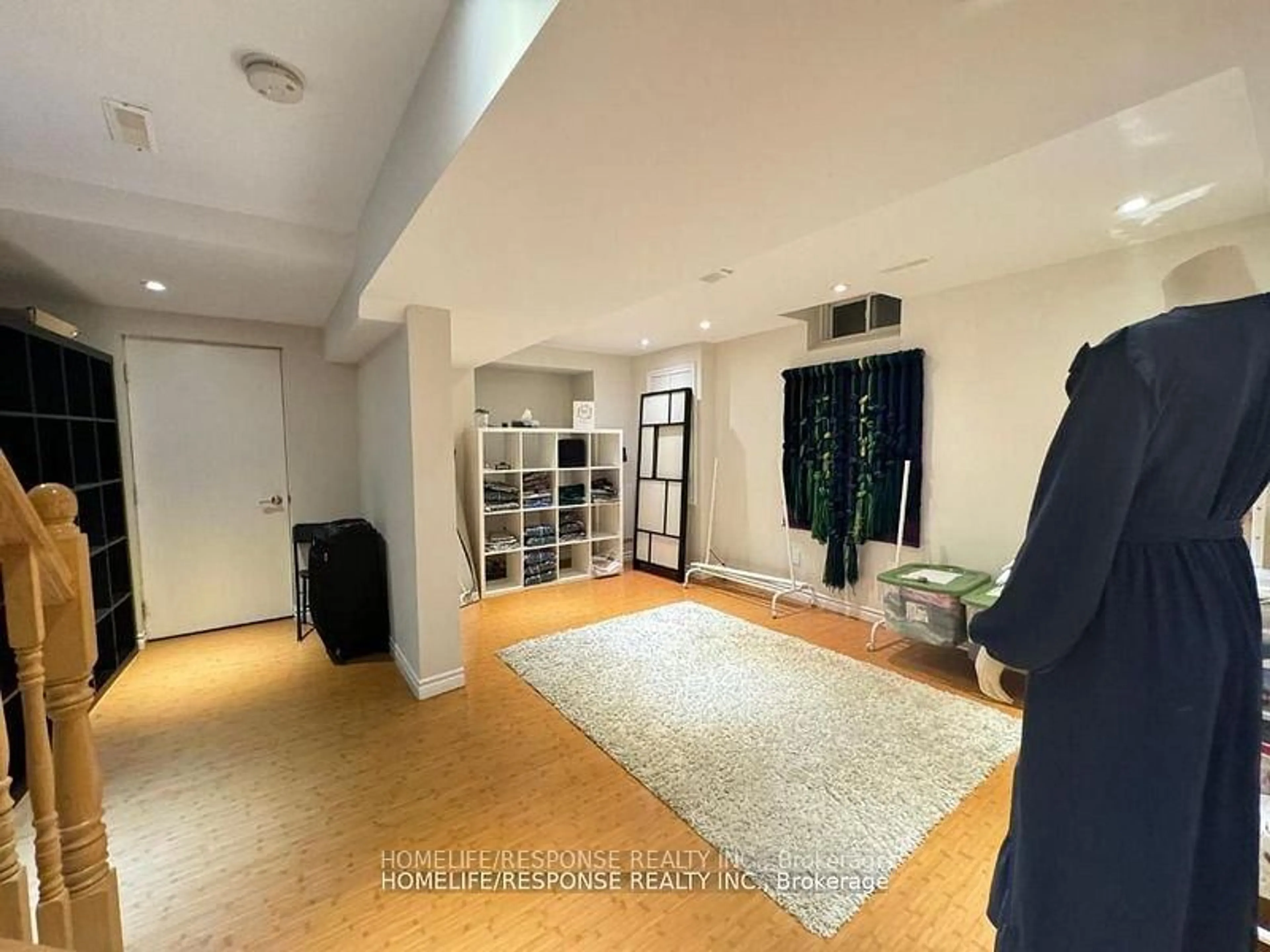 A pic of a room for 3254 McDowell Dr, Mississauga Ontario L5M 6S4