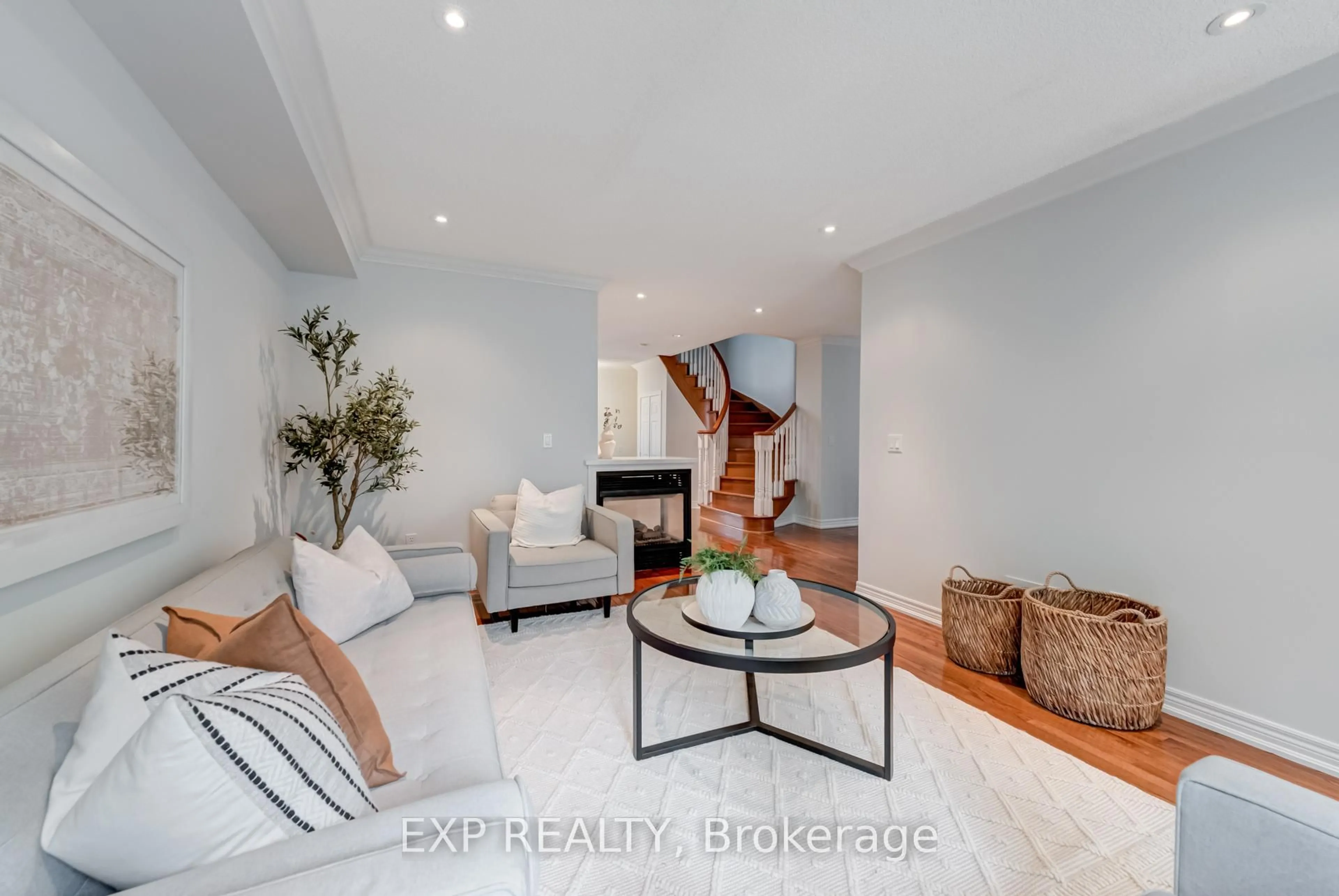 Living room with furniture, unknown for 2374 Bankside Dr, Mississauga Ontario L5M 6E5