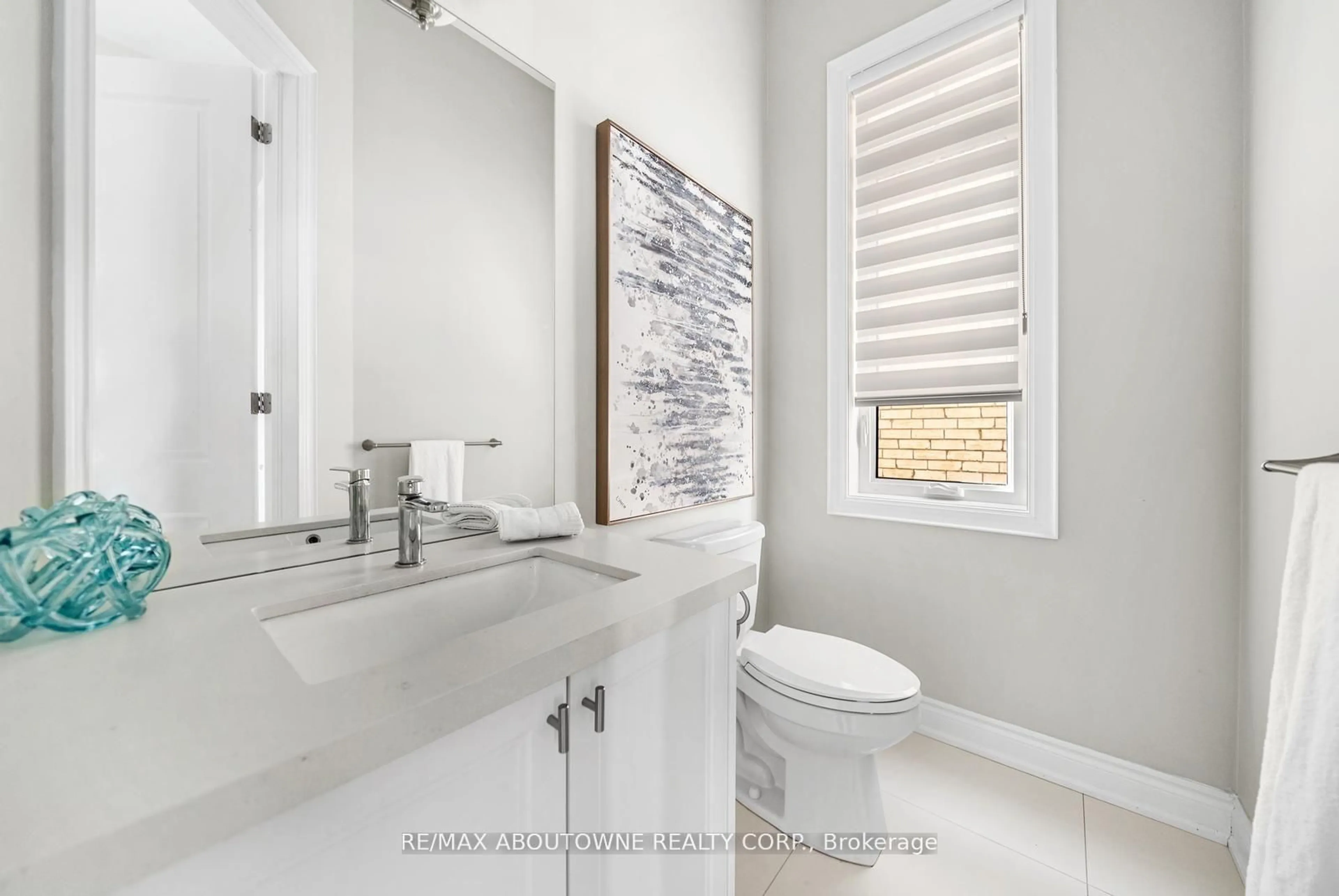 Contemporary bathroom, ceramic/tile floor for 114 Waterview Common, Oakville Ontario L6L 0E7