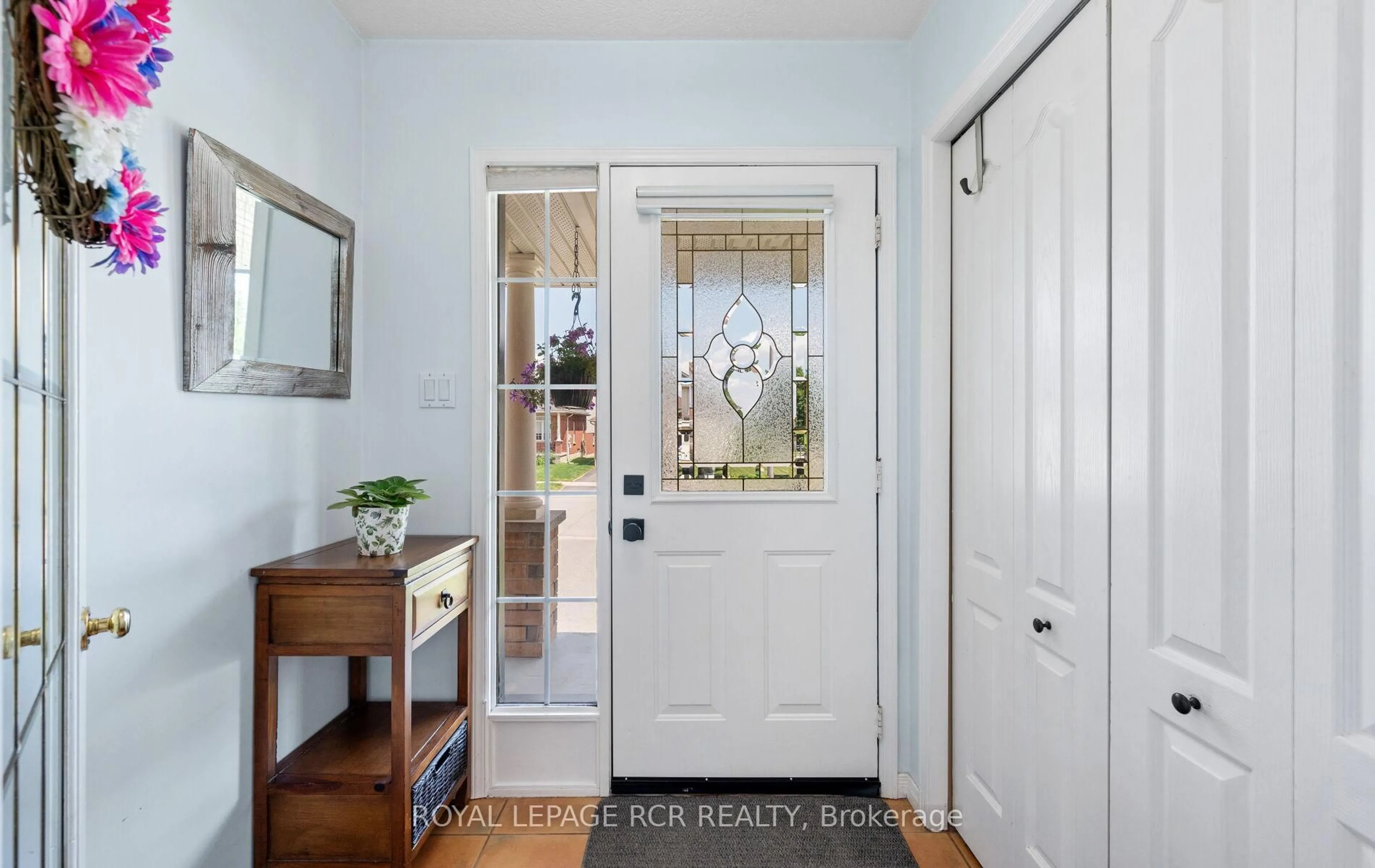 Indoor entryway for 26 Fendley Rd, Orangeville Ontario L9W 5G1