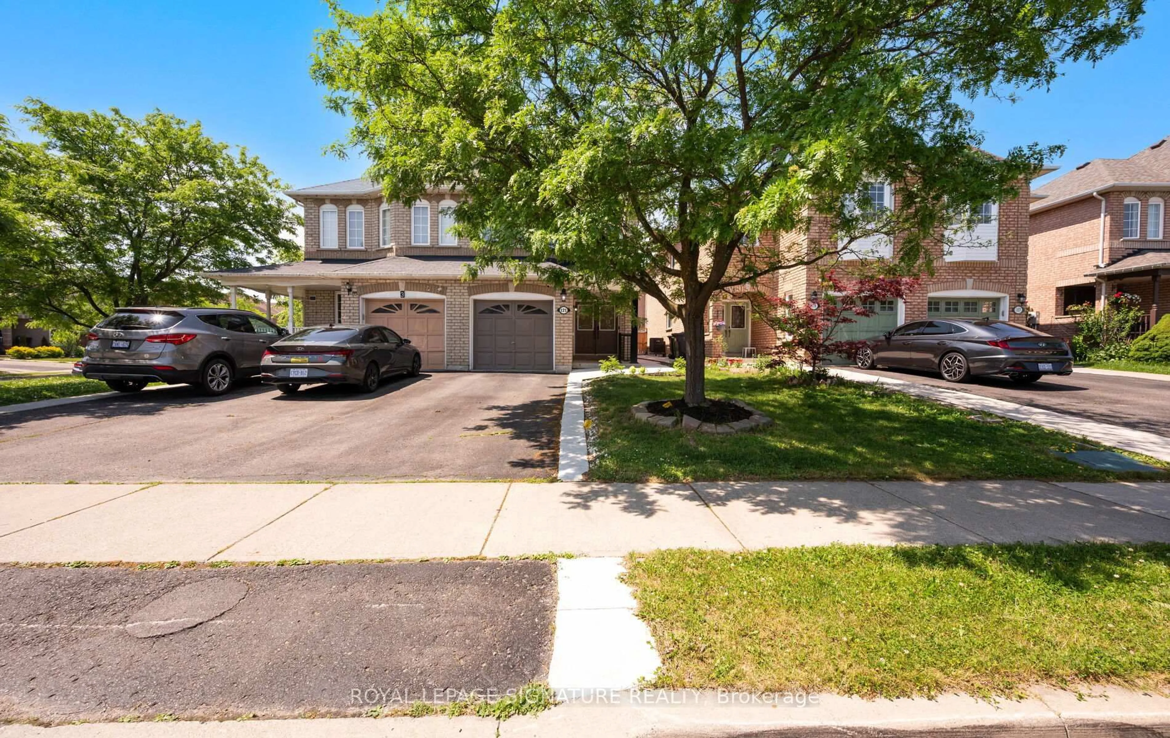 A pic from outside/outdoor area/front of a property/back of a property/a pic from drone, street for 121 Native Landing, Brampton Ontario L6X 5A9