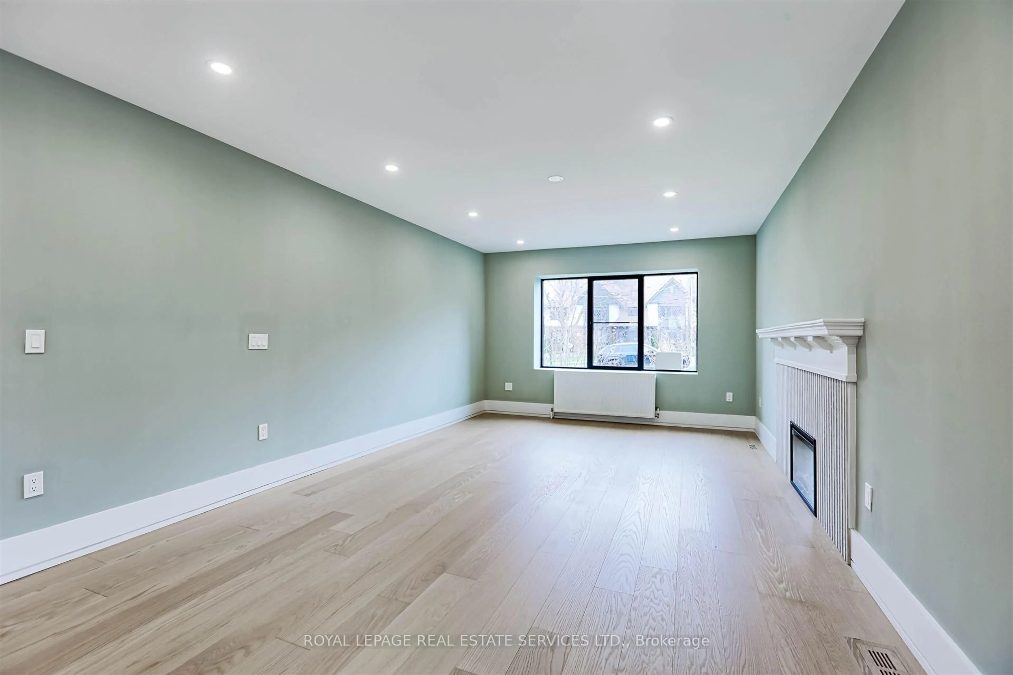 A pic of a room for 324 Riverside Dr, Toronto Ontario M6S 4B2