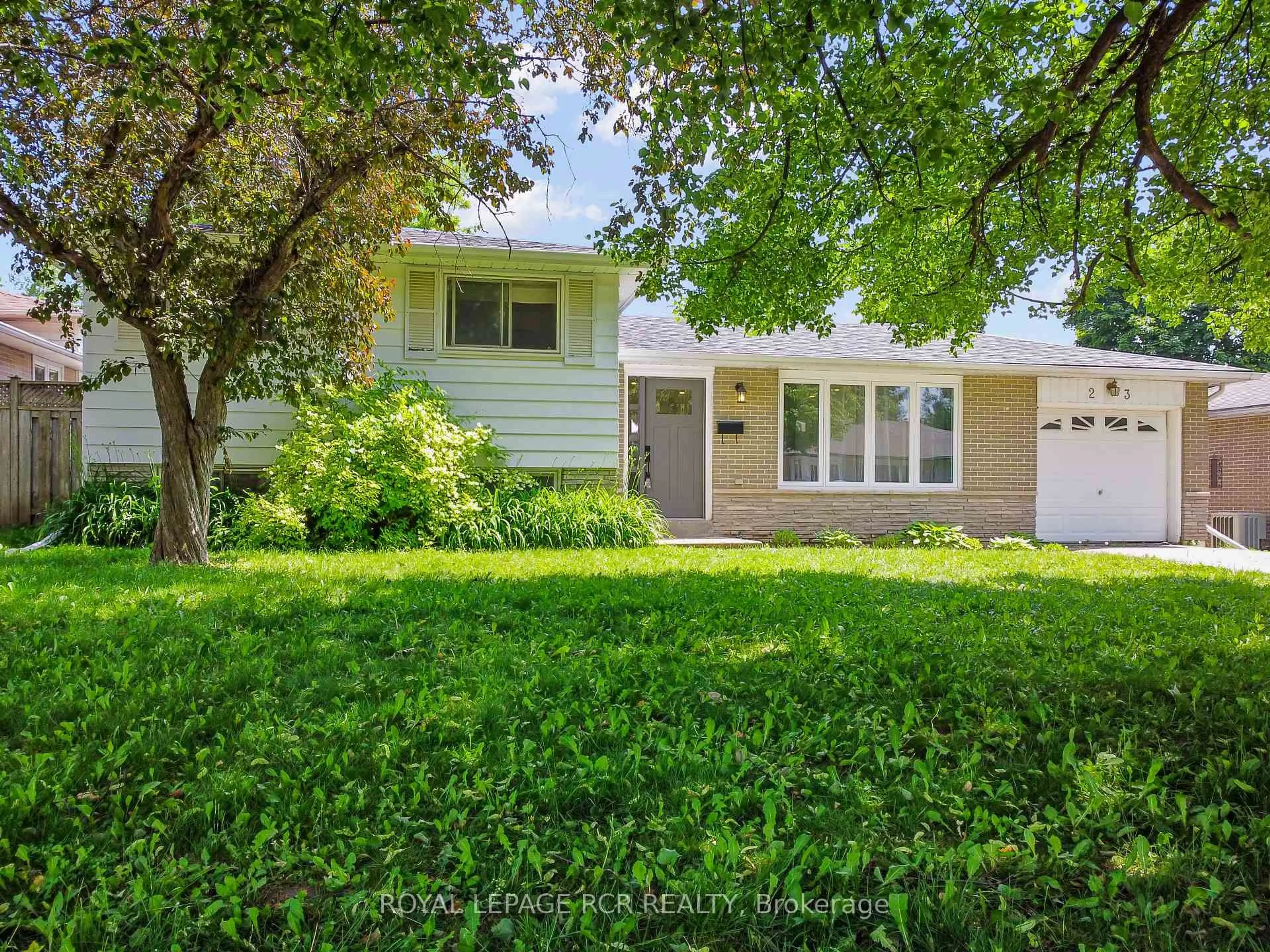 Home with vinyl exterior material, street for 23 Highland Dr, Orangeville Ontario L9W 2Y2