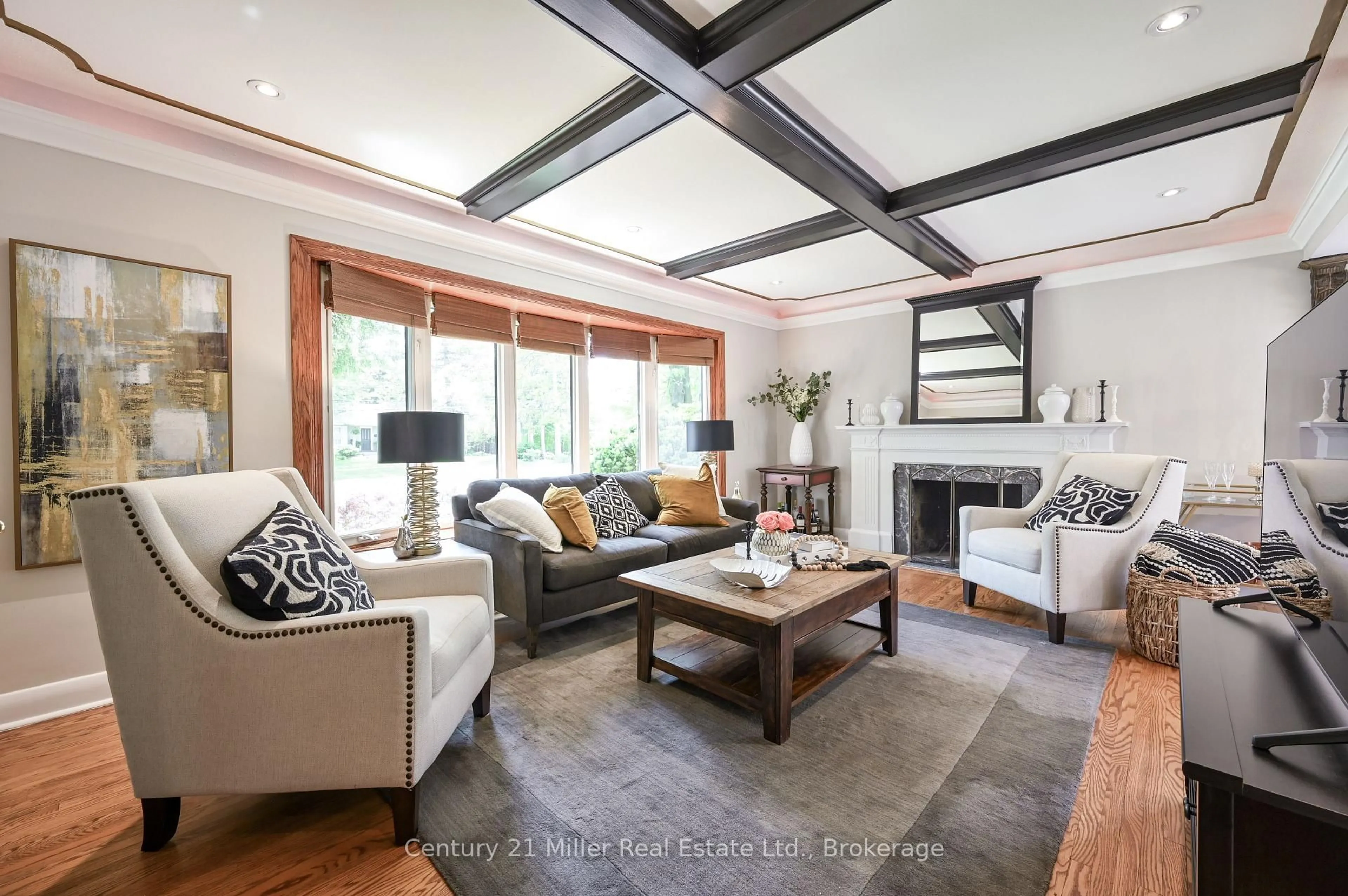Living room with furniture, unknown for 179 Townsend Ave, Burlington Ontario L7T 1Z3