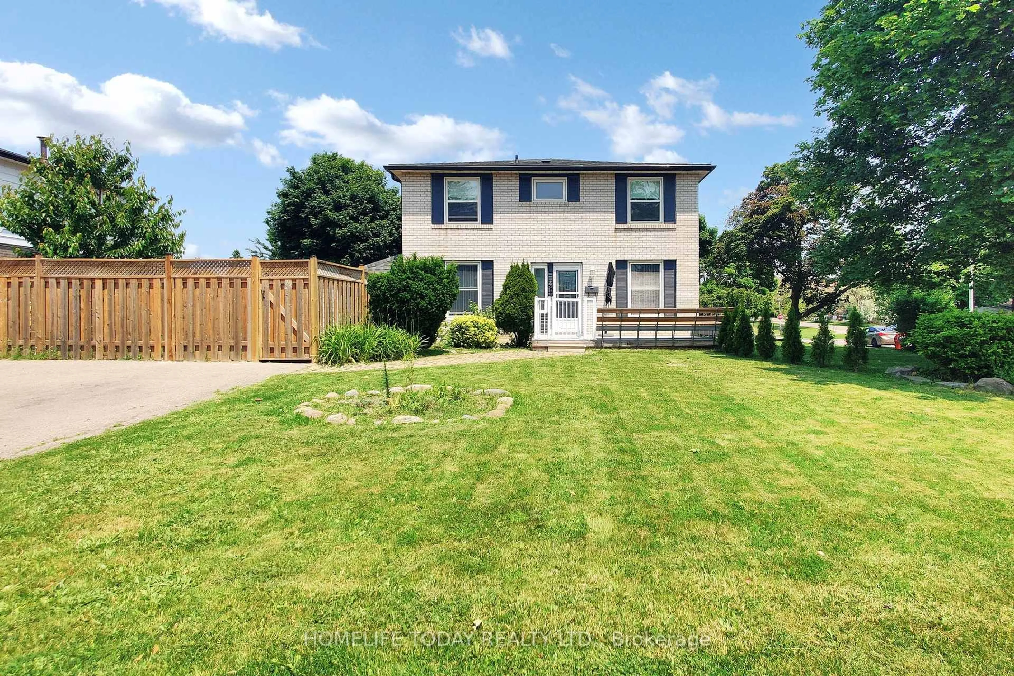 A pic from outside/outdoor area/front of a property/back of a property/a pic from drone, street for 4 Flamingo Cres, Brampton Ontario L6T 2G5