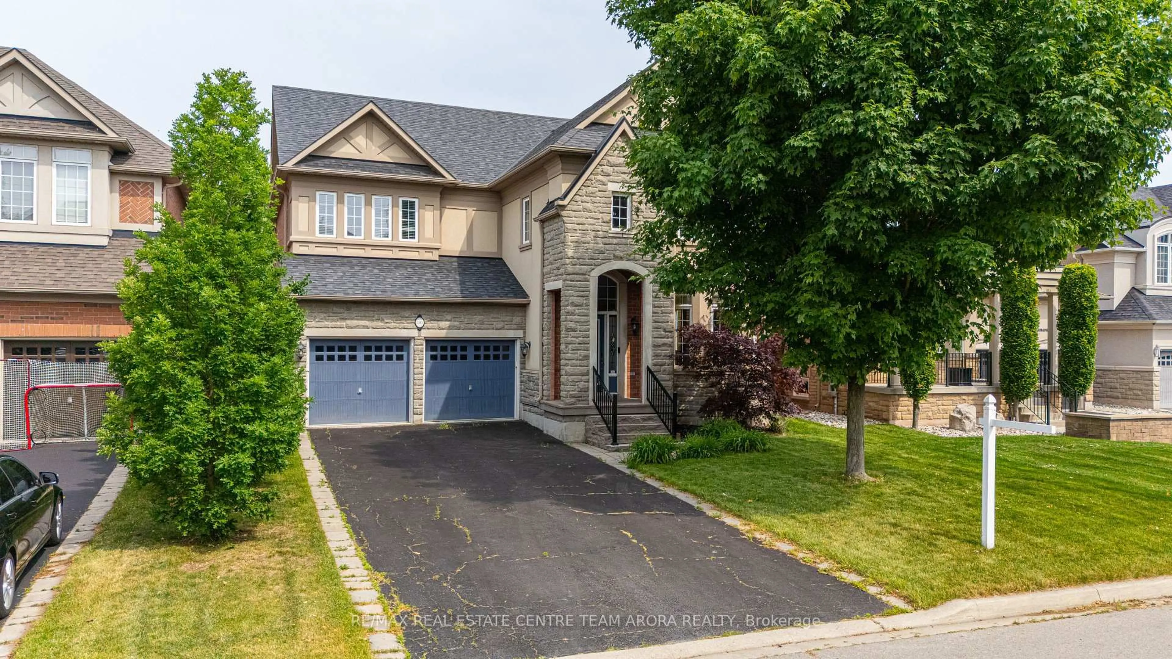 Home with brick exterior material, street for 3313 Mistwell Cres, Oakville Ontario L6L 0A2