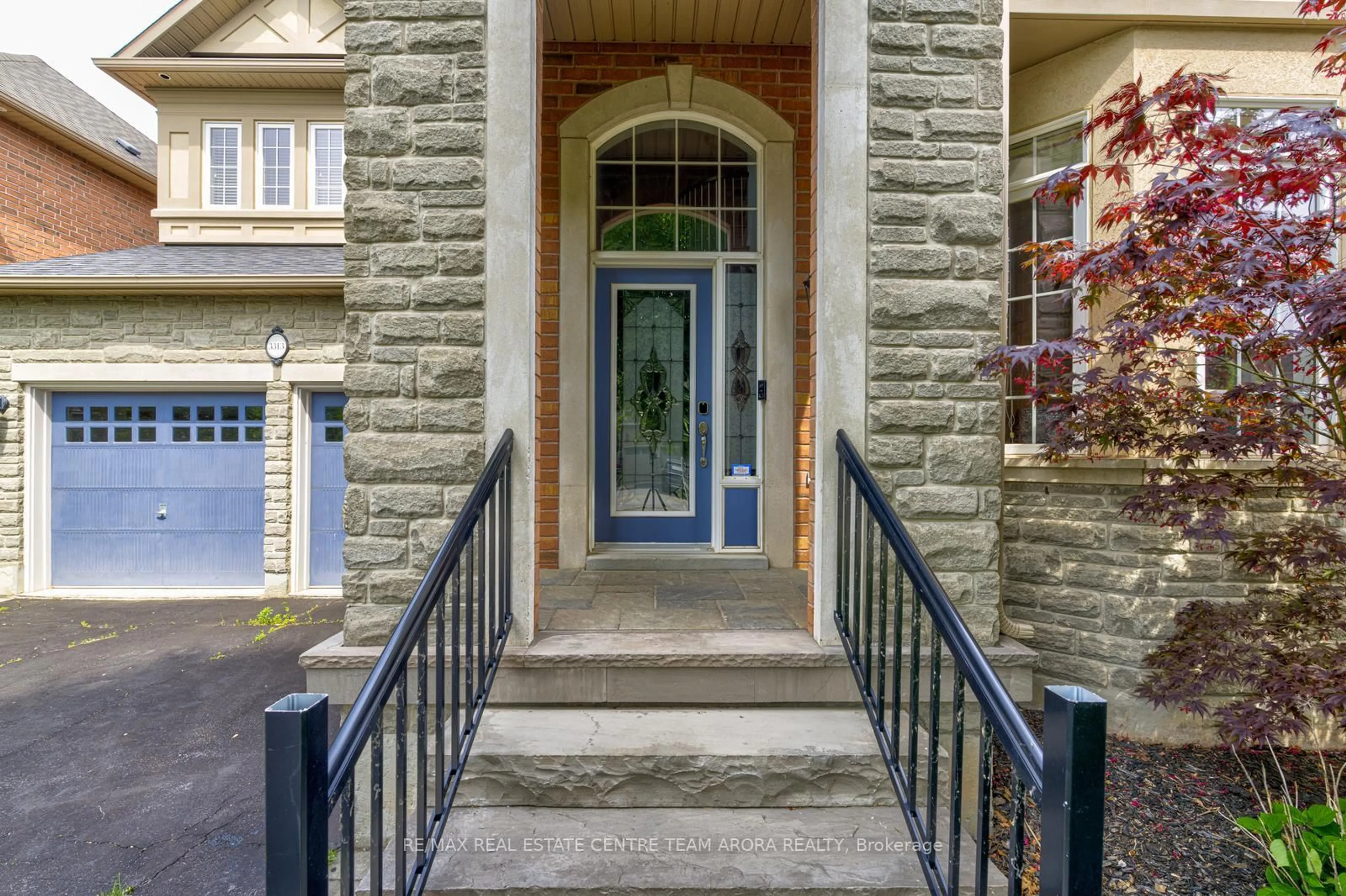 Indoor entryway for 3313 Mistwell Cres, Oakville Ontario L6L 0A2