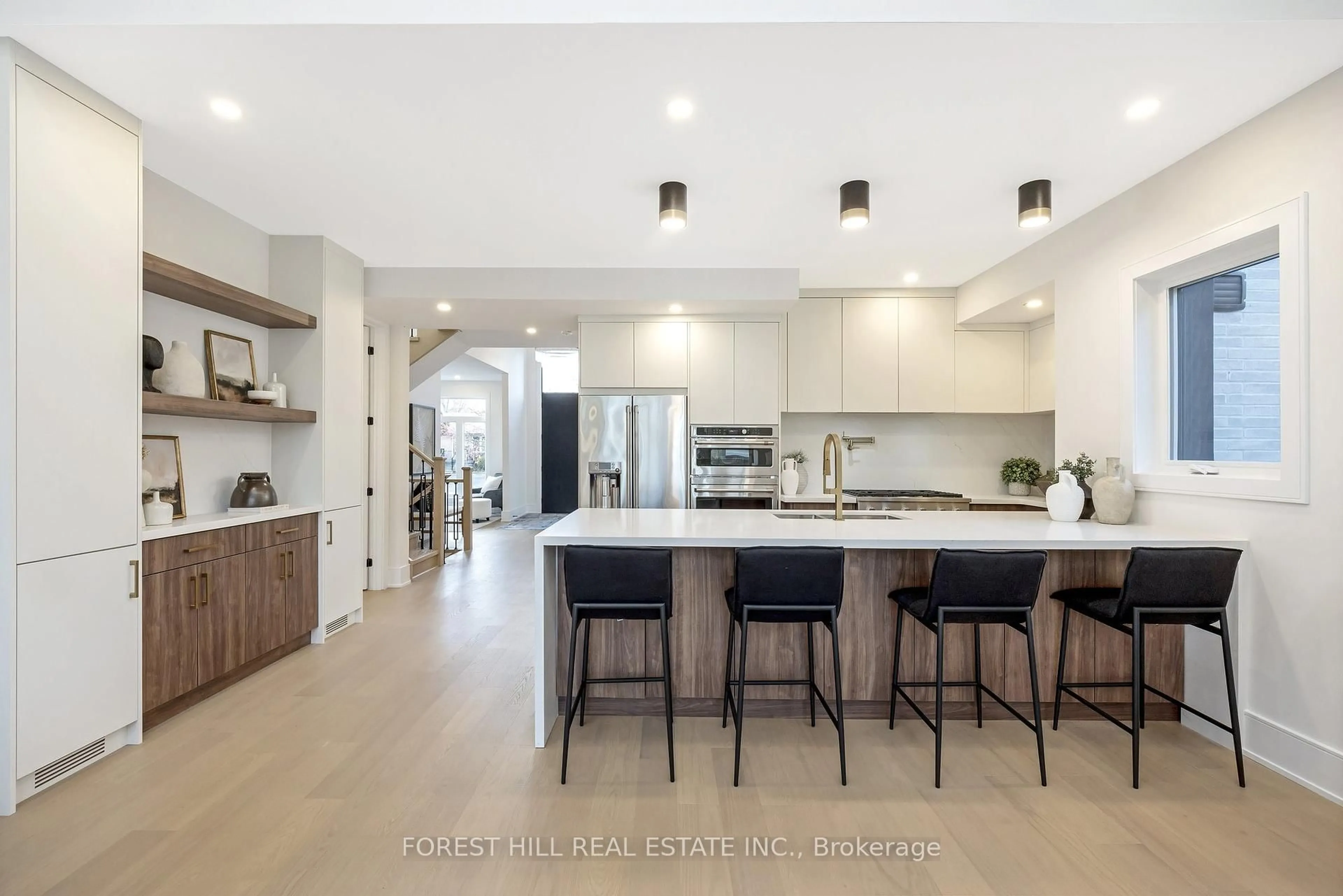 Open concept kitchen, ceramic/tile floor for 348 Kingsleigh Crt, Milton Ontario L9T 1X7