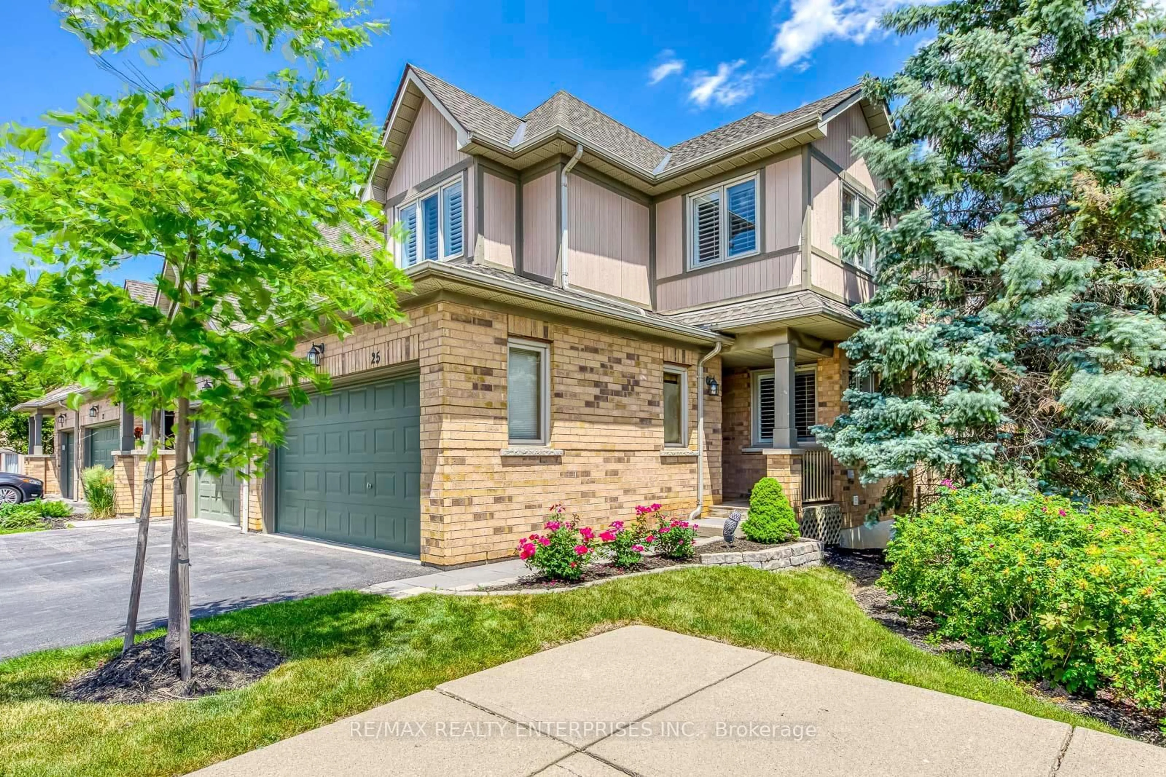 Home with brick exterior material, street for 5658 Glen Erin Dr #25, Mississauga Ontario L5M 6C4