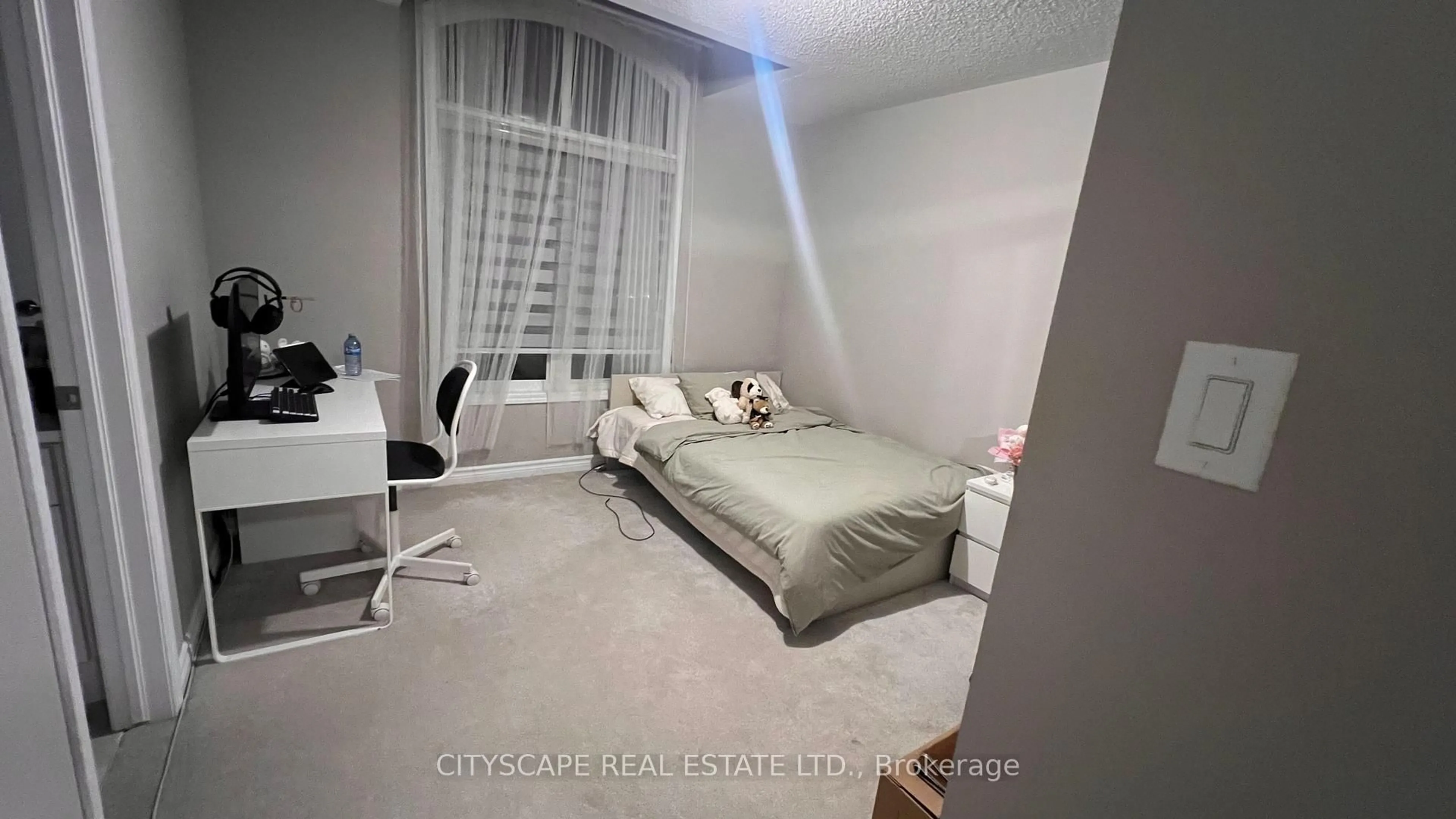 A pic of a room for 1330 Farmstead Dr, Milton Ontario L9E 1K9