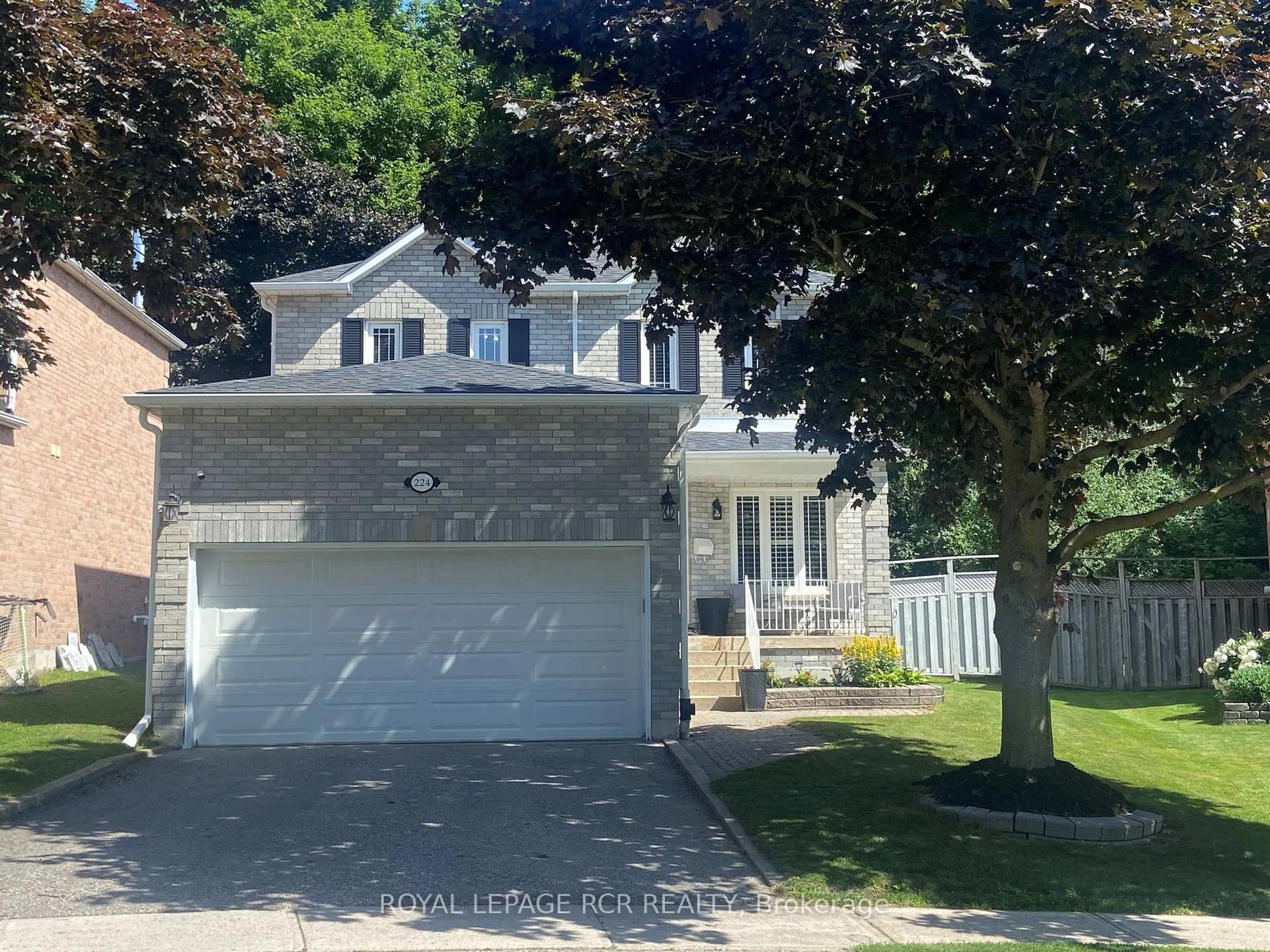 A pic from outside/outdoor area/front of a property/back of a property/a pic from drone, street for 224 Lisa Marie Dr, Orangeville Ontario L9W 4P6