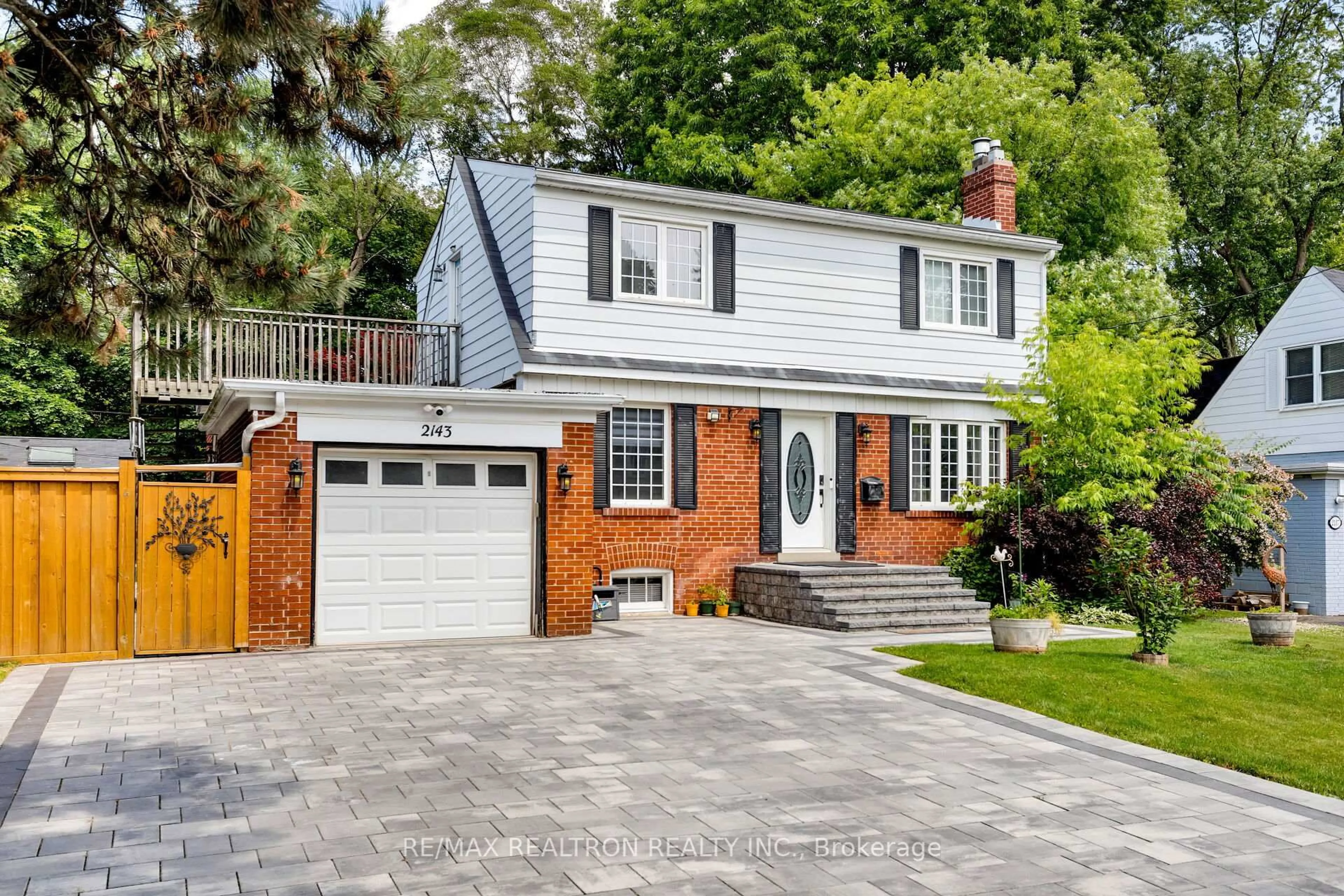 Home with brick exterior material, street for 2143 Russett Rd, Mississauga Ontario L4Y 1C2