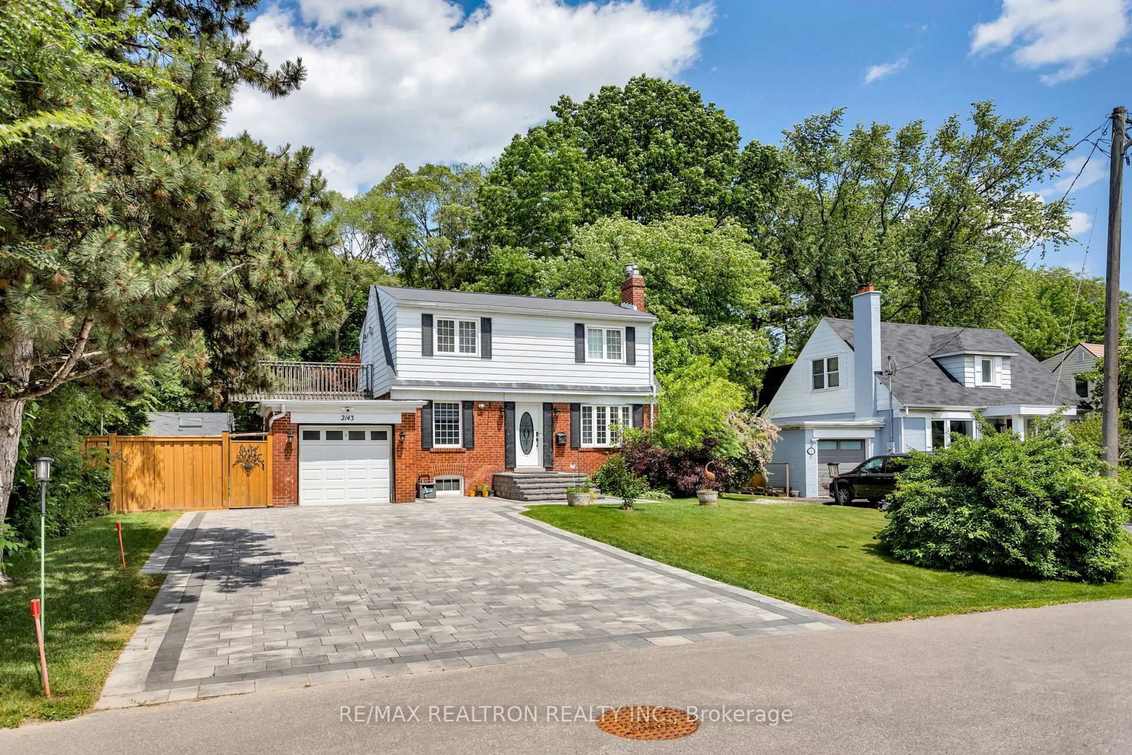 Home with brick exterior material, street for 2143 Russett Rd, Mississauga Ontario L4Y 1C2