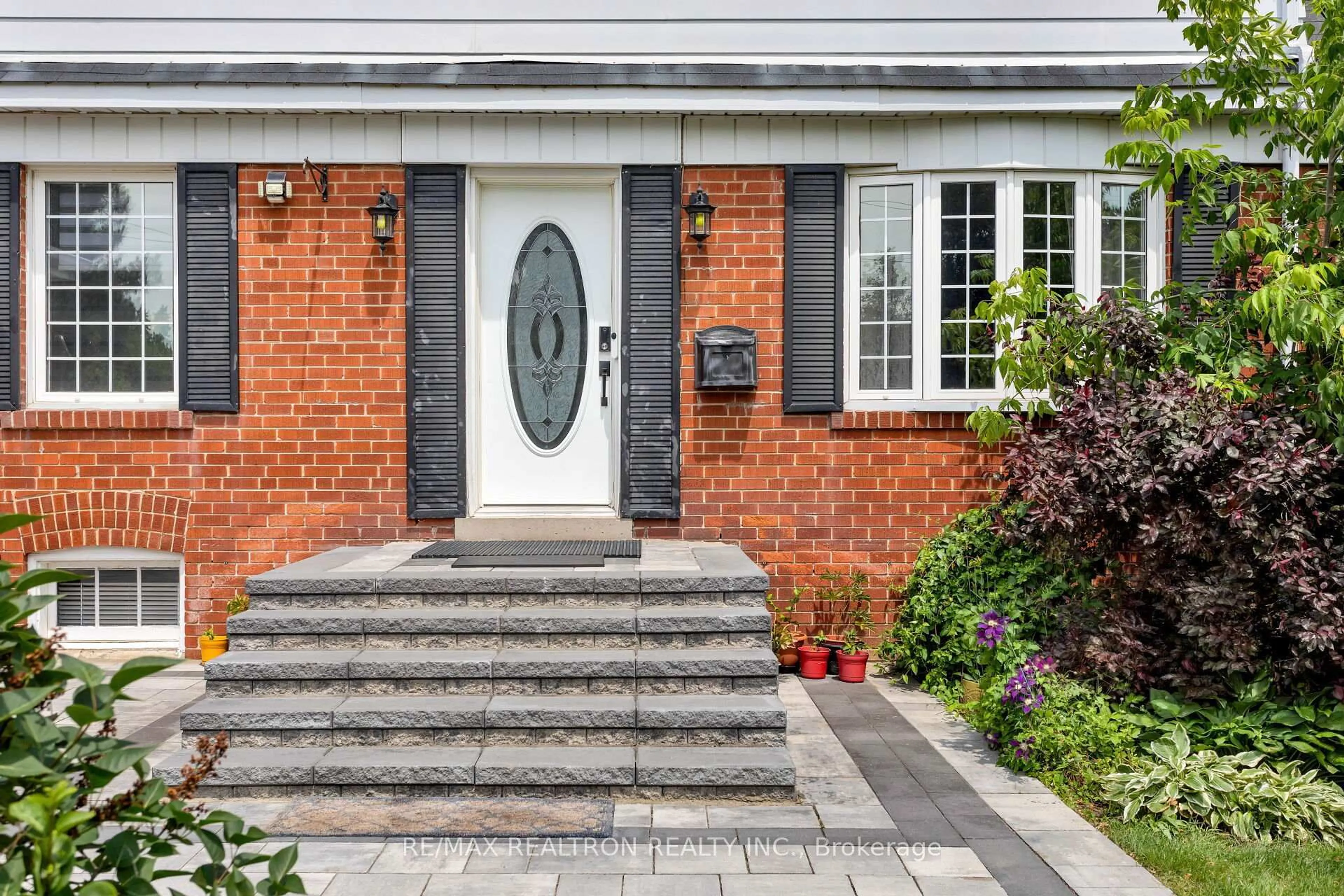 Home with brick exterior material, street for 2143 Russett Rd, Mississauga Ontario L4Y 1C2
