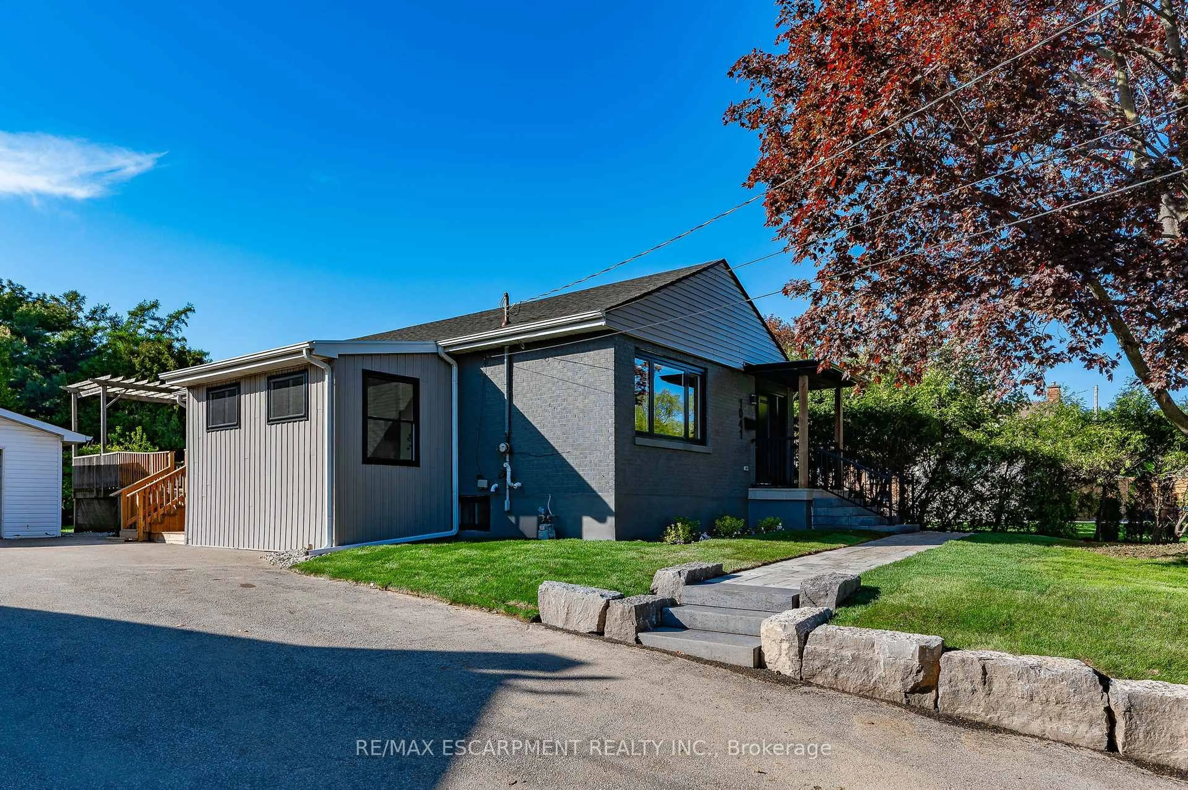 Home with vinyl exterior material, street for 1041 Shepherd's Dr, Burlington Ontario L7T 3R4