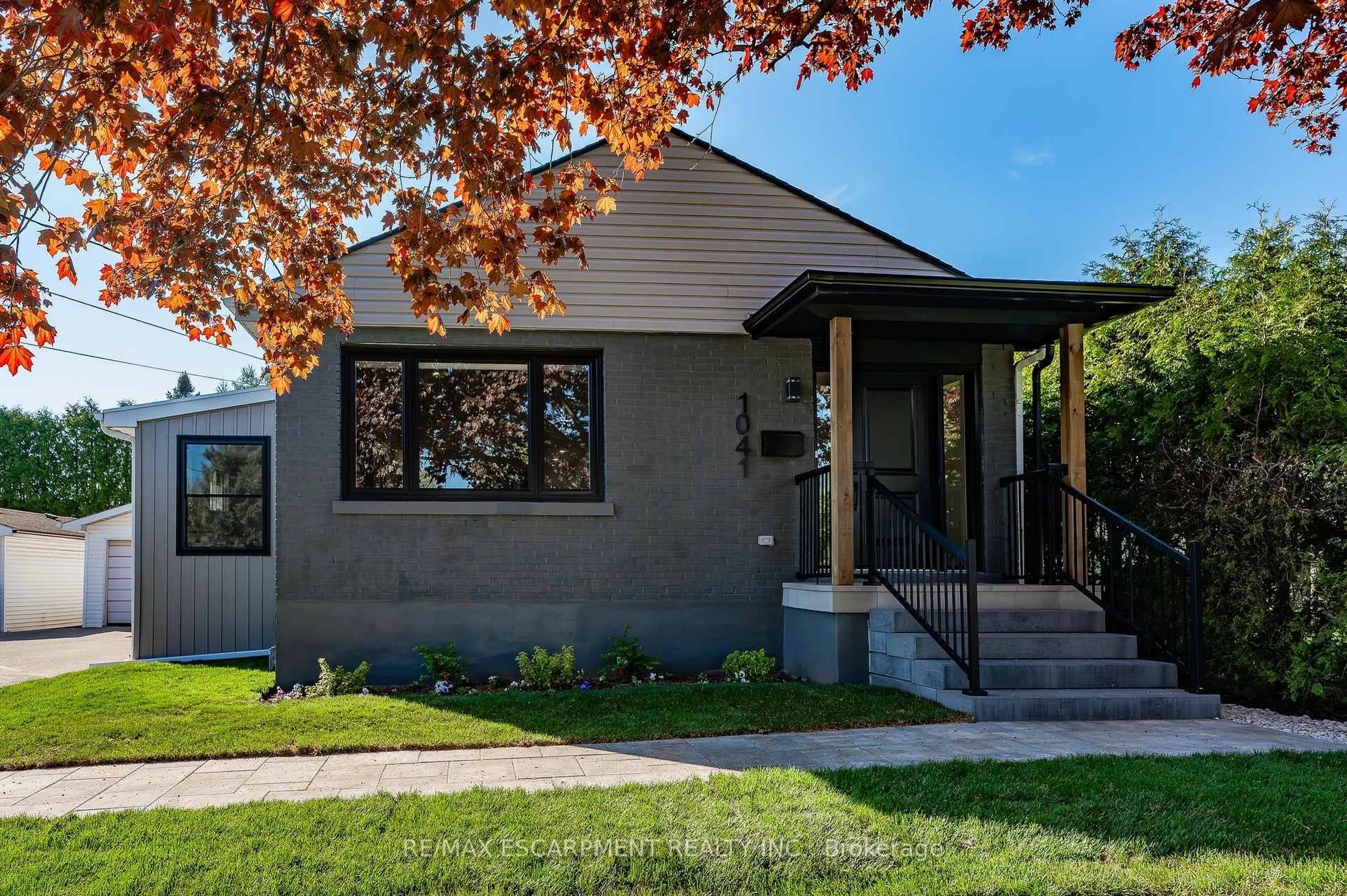 Home with vinyl exterior material, street for 1041 Shepherd's Dr, Burlington Ontario L7T 3R4