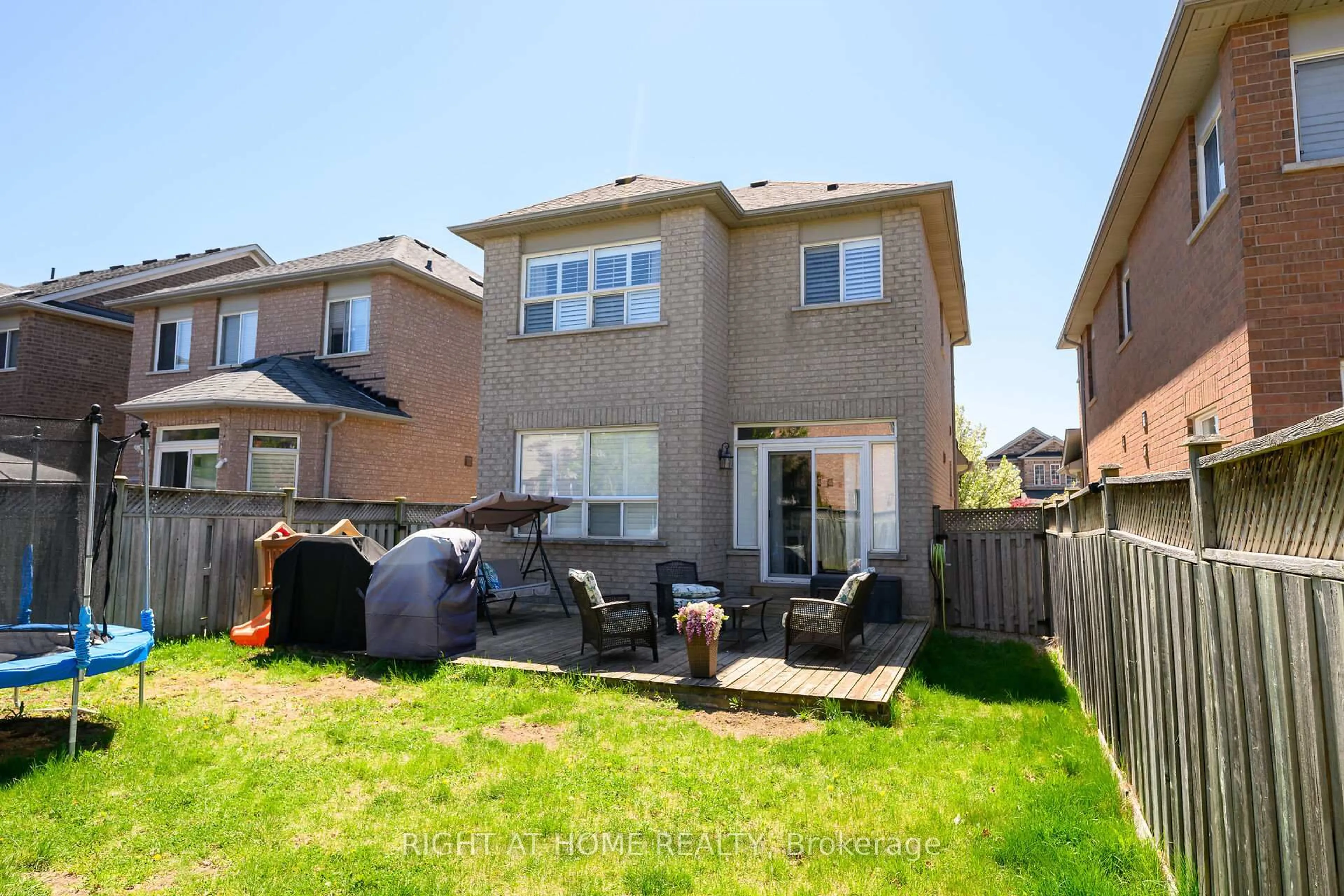 Patio, street for 5847 Terrapark Tr, Mississauga Ontario L5M 6S1
