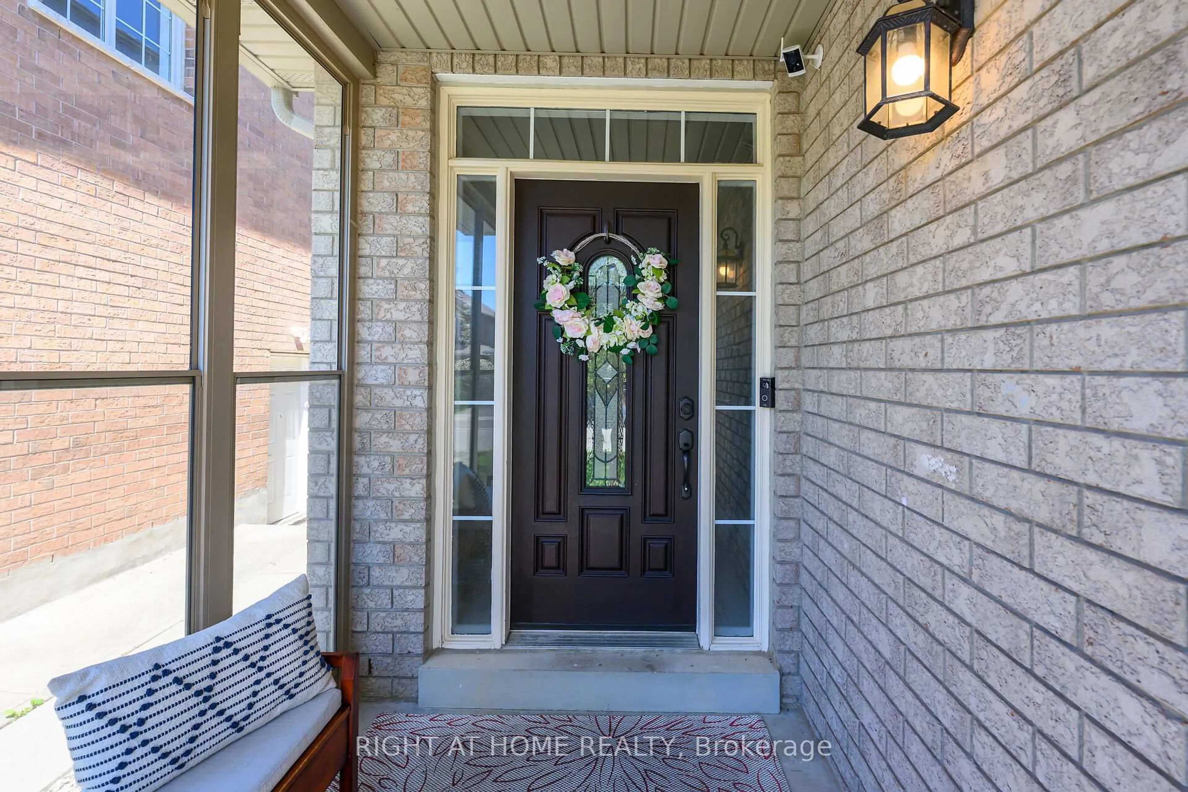 Indoor entryway for 5847 Terrapark Tr, Mississauga Ontario L5M 6S1