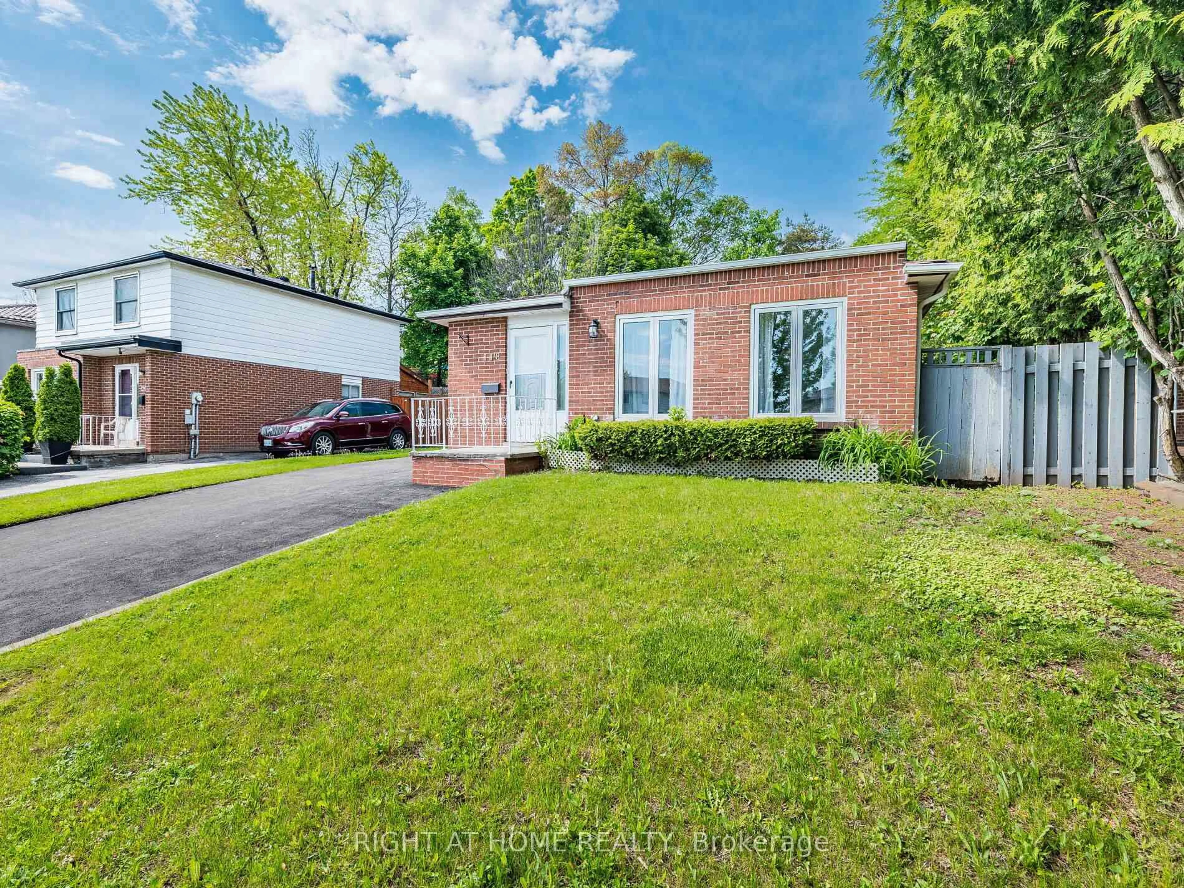 Home with brick exterior material, street for 118 Bonham Blvd, Mississauga Ontario L5M 1C7