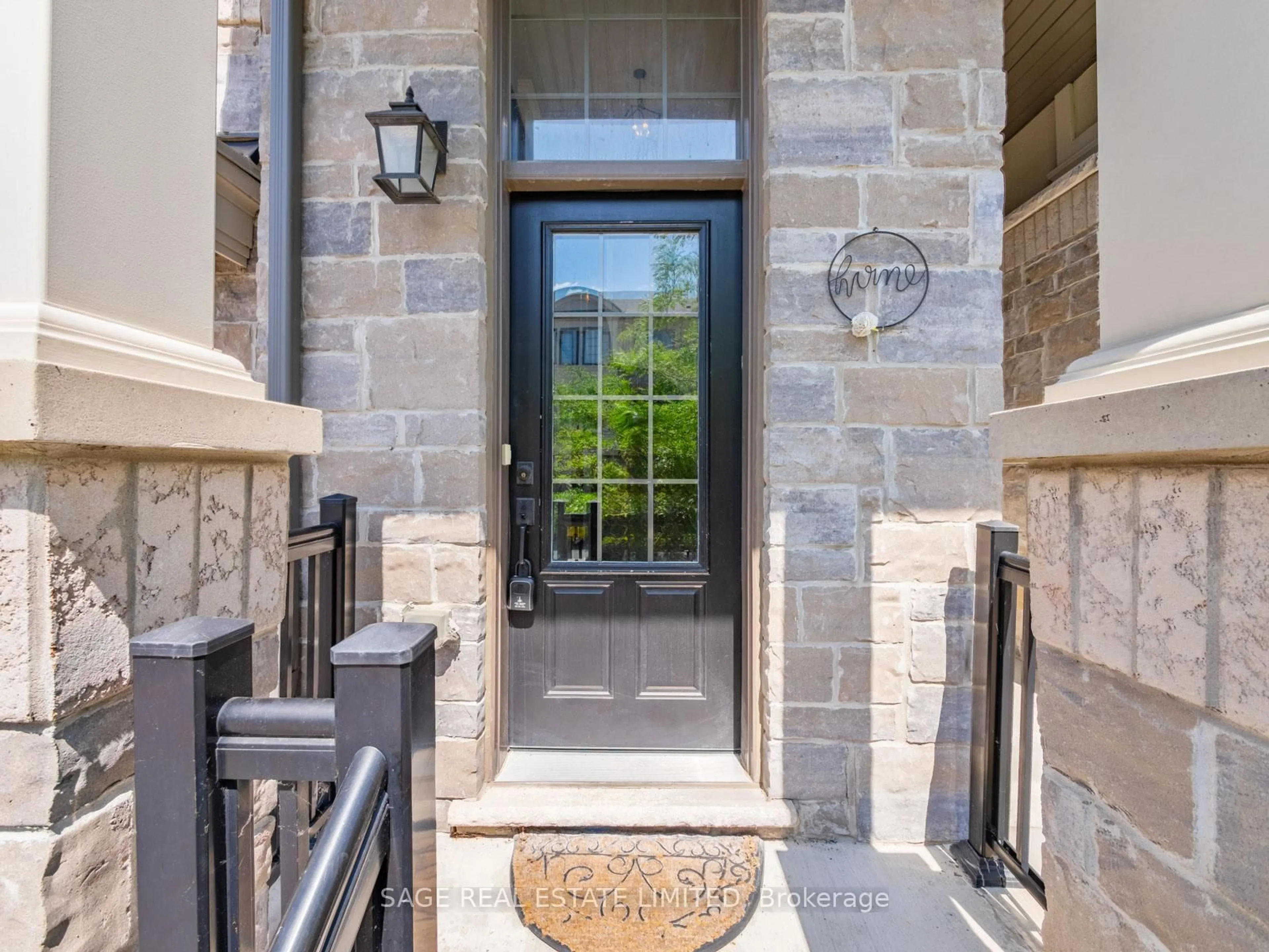 Indoor entryway for 608 Mermaid Cres, Mississauga Ontario L5G 0B3