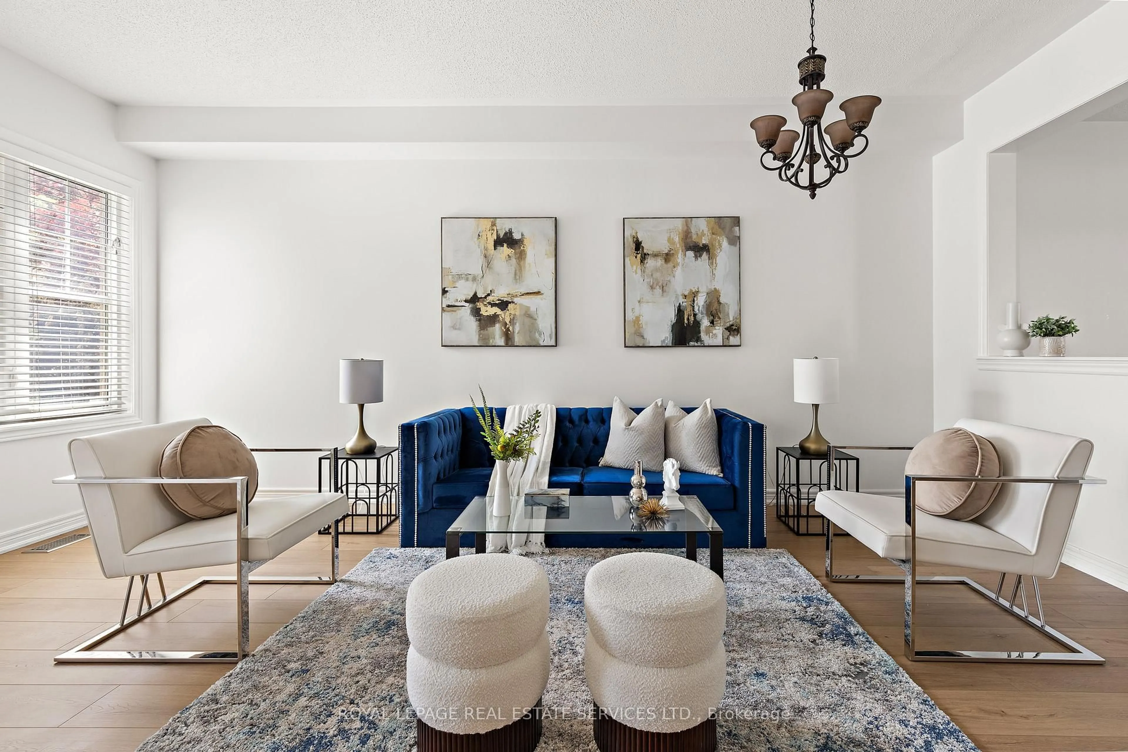 Living room with furniture, unknown for 472 Grant Way, Milton Ontario L9T 0S8