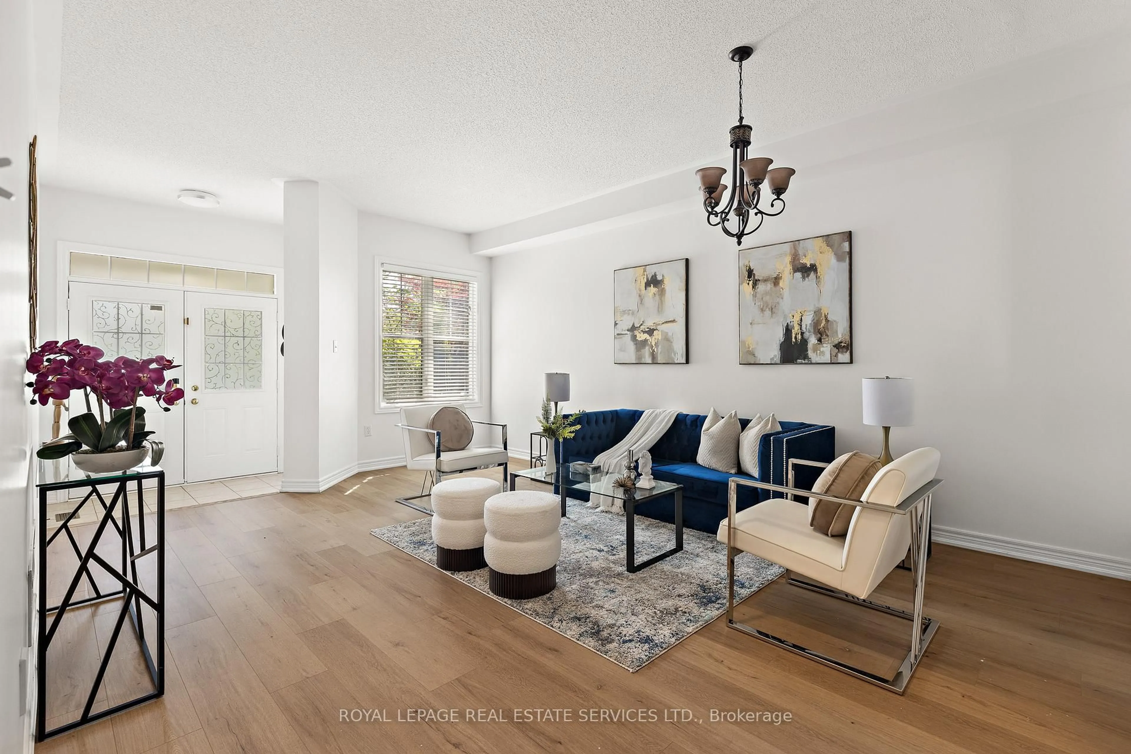 Living room with furniture, unknown for 472 Grant Way, Milton Ontario L9T 0S8
