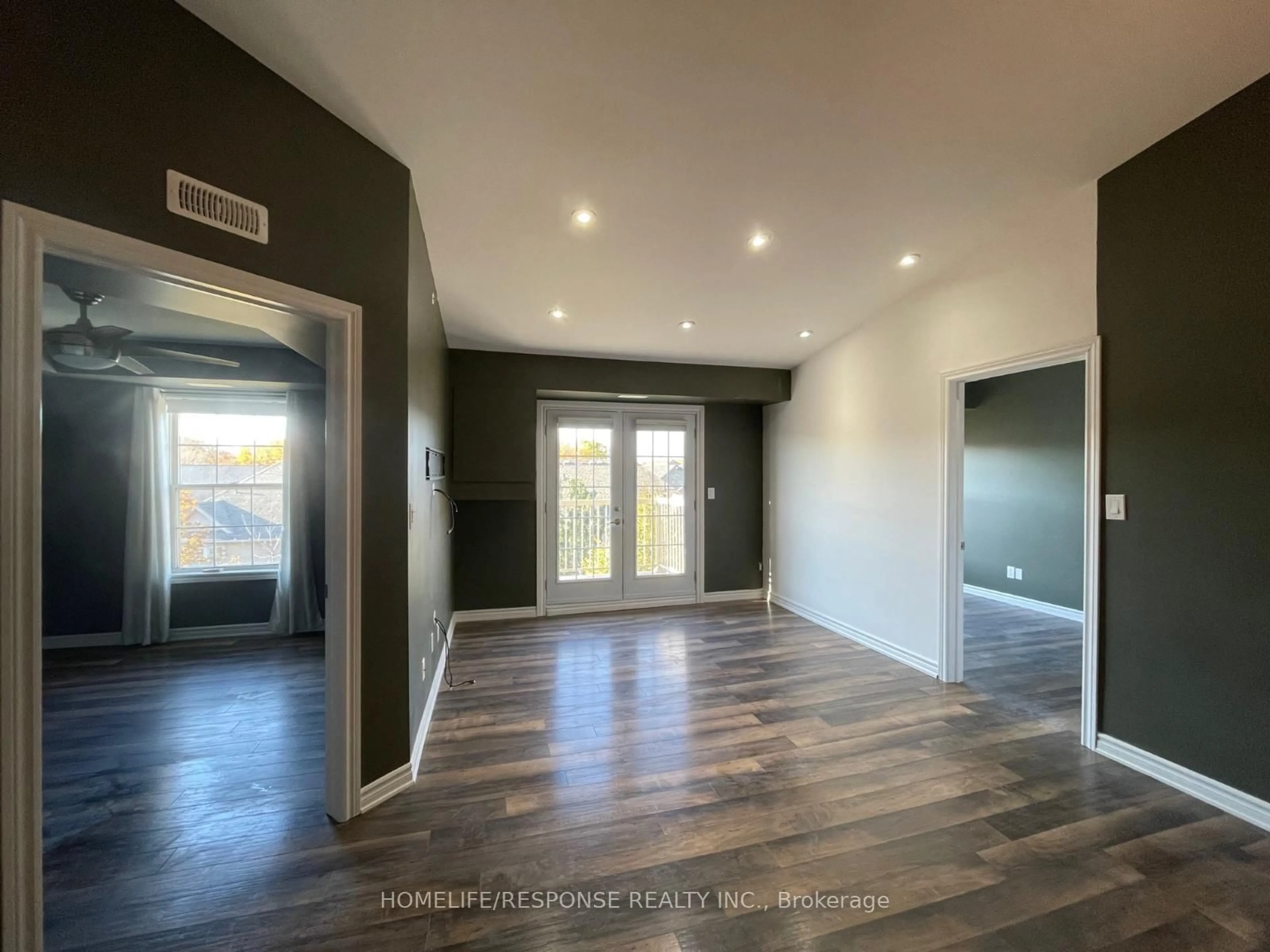 Indoor entryway for 1830 WALKER'S Line #403, Burlington Ontario L7M 4V5