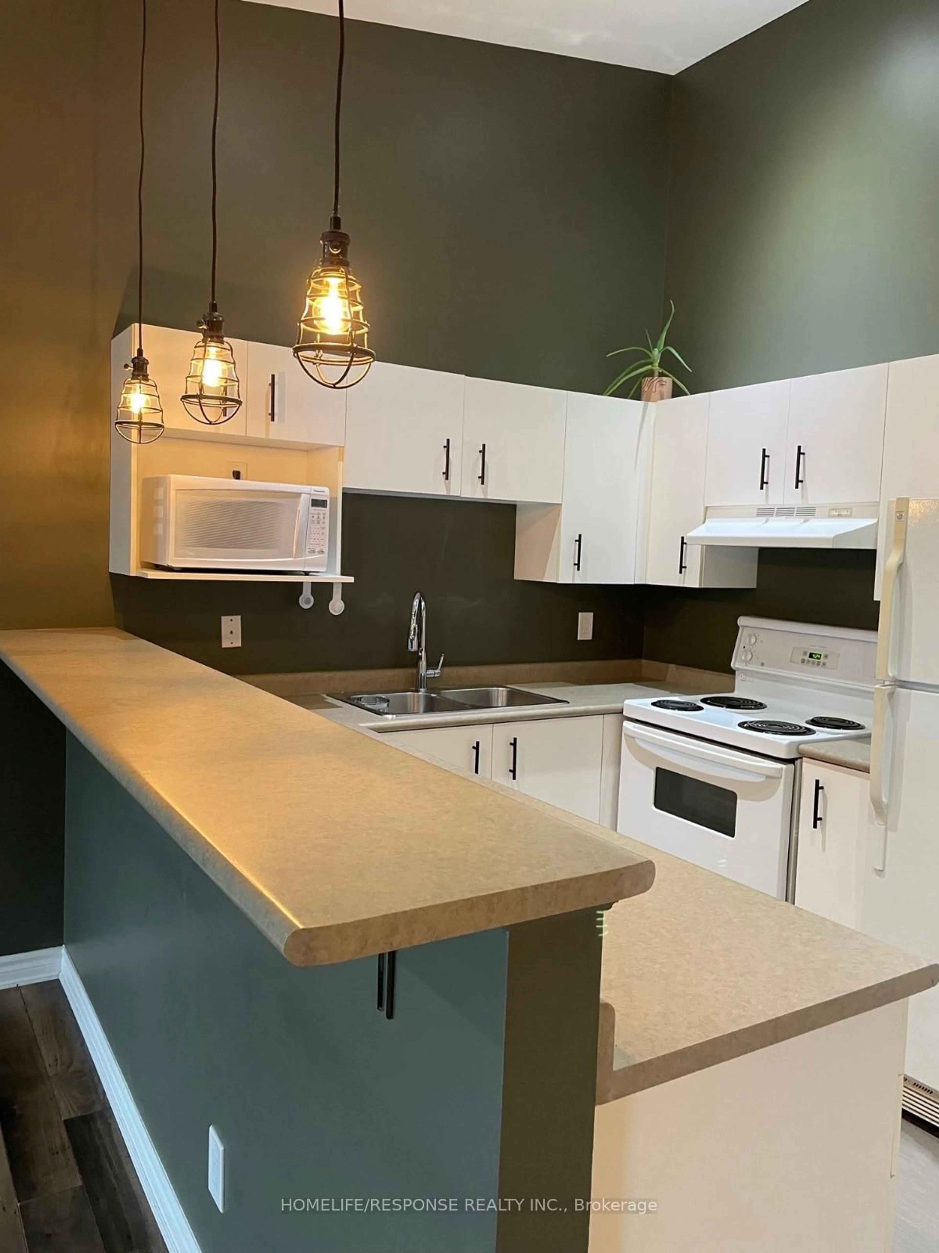 Standard kitchen, unknown for 1830 WALKER'S Line #403, Burlington Ontario L7M 4V5