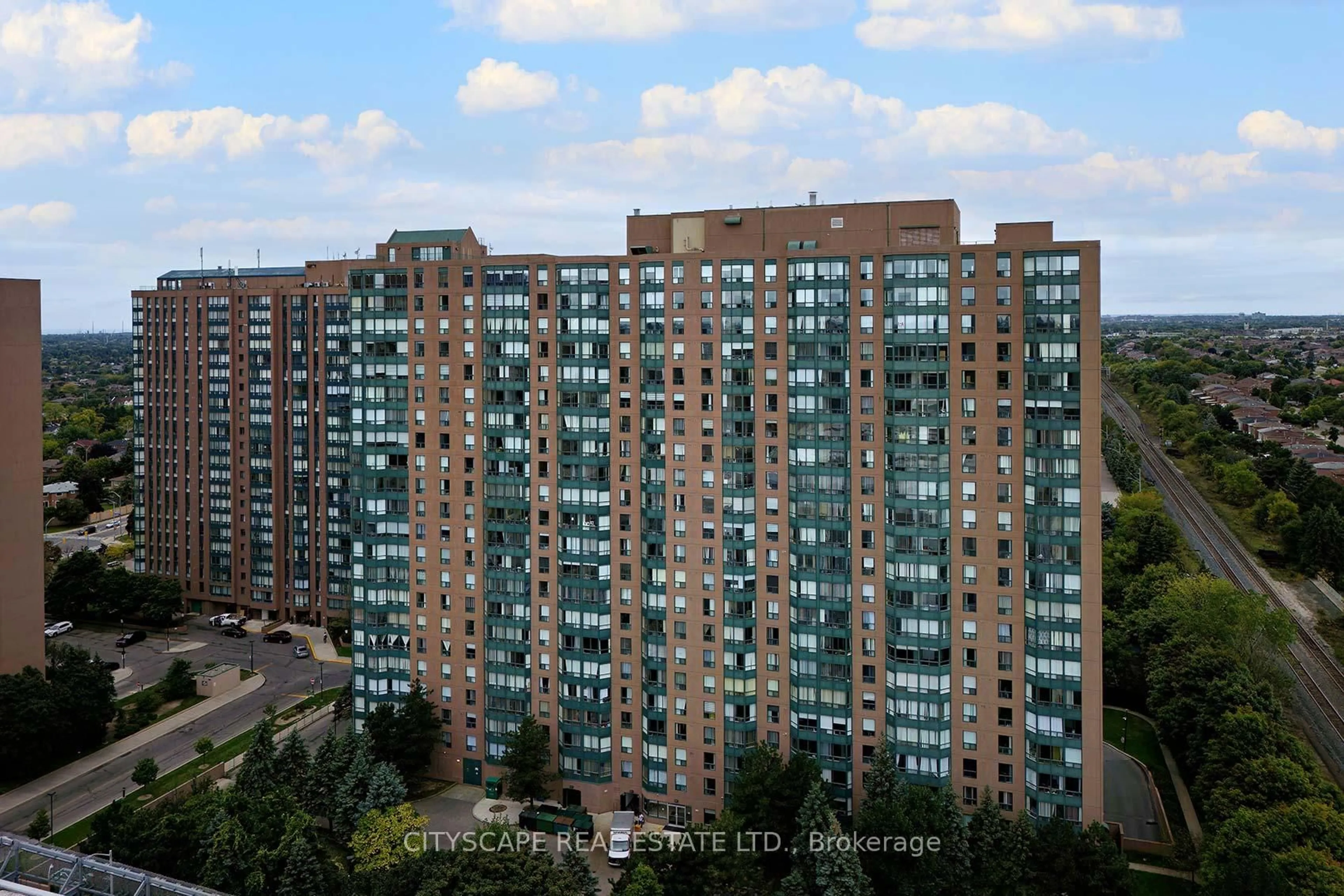 A pic from outside/outdoor area/front of a property/back of a property/a pic from drone, city buildings view from balcony for 135 Hillcrest Ave #1806, Mississauga Ontario L5B 4B1