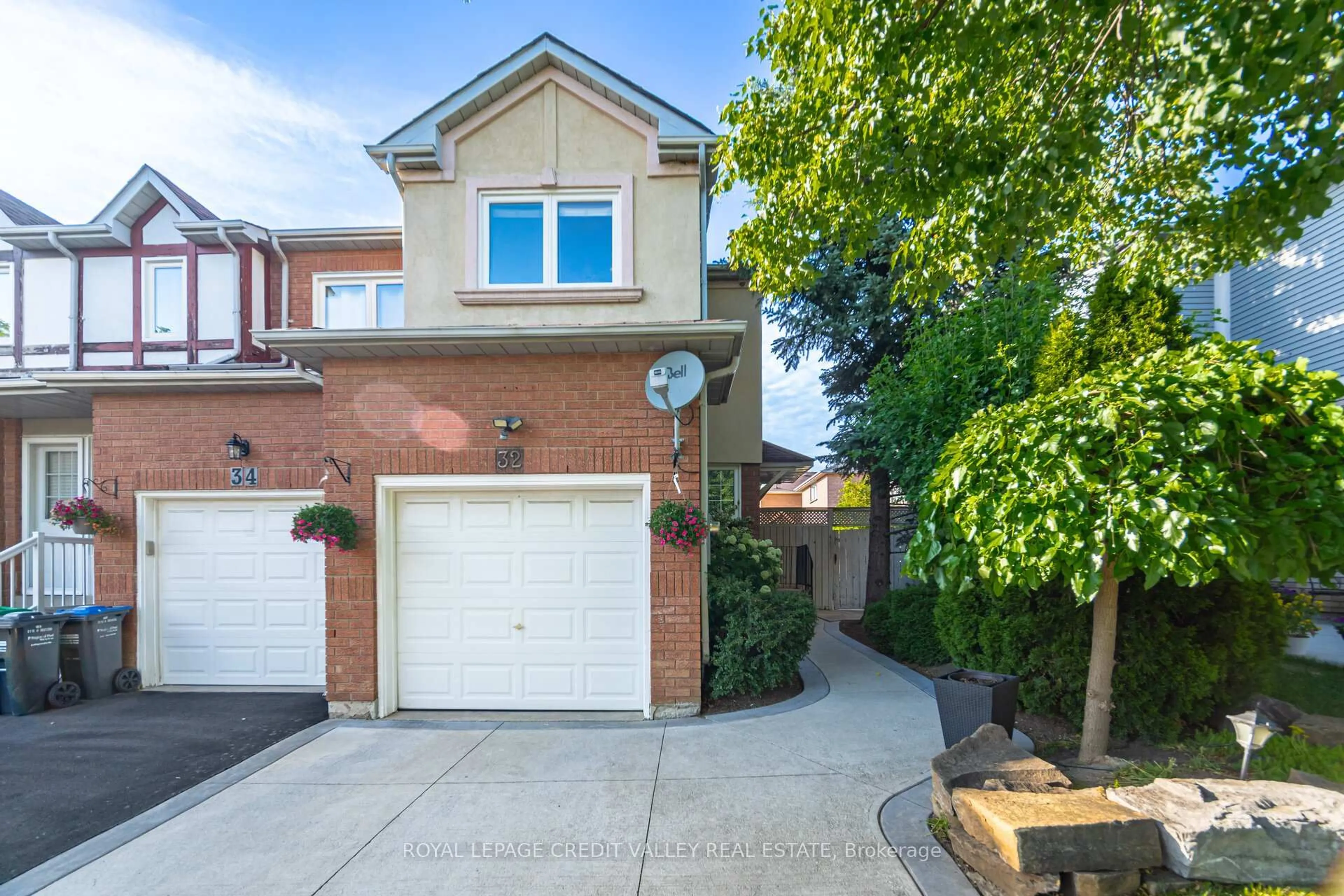 Home with brick exterior material, street for 32 Millstone Dr, Brampton Ontario L6Y 4P6