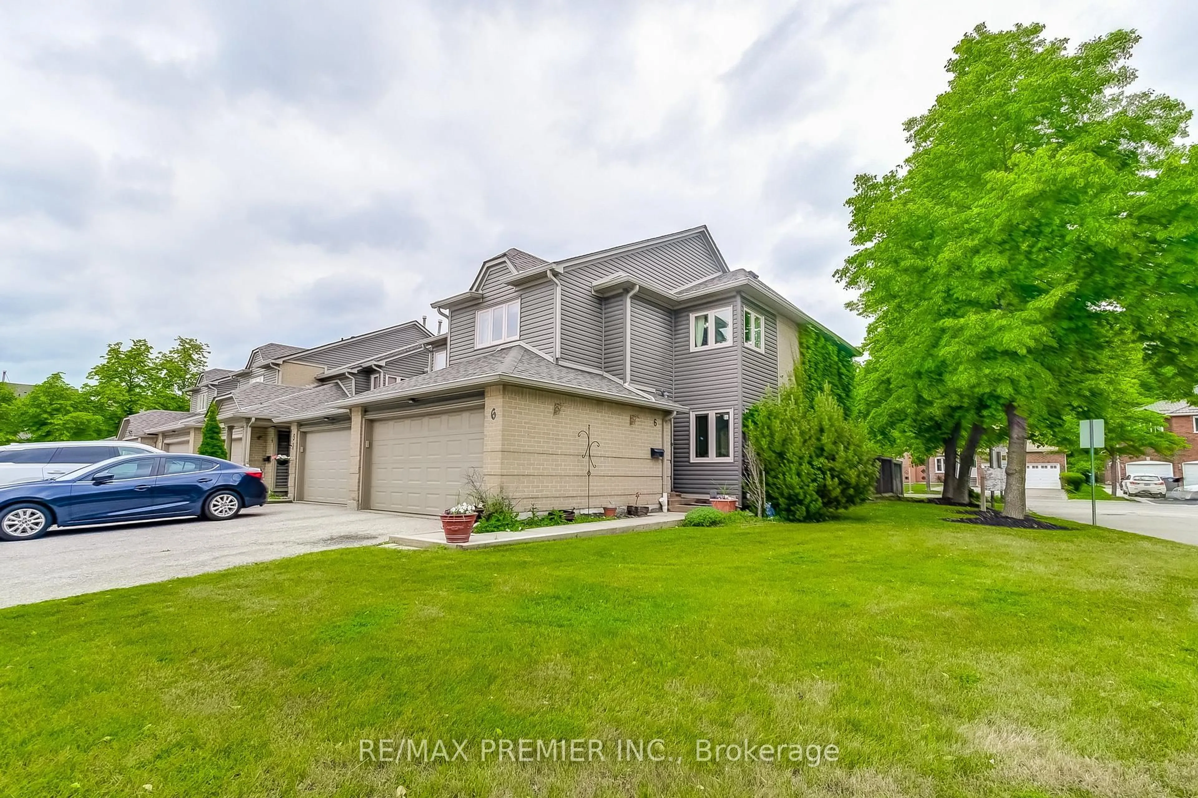 A pic from outside/outdoor area/front of a property/back of a property/a pic from drone, street for 3600 Colonial Dr #6, Mississauga Ontario L5L 5P5