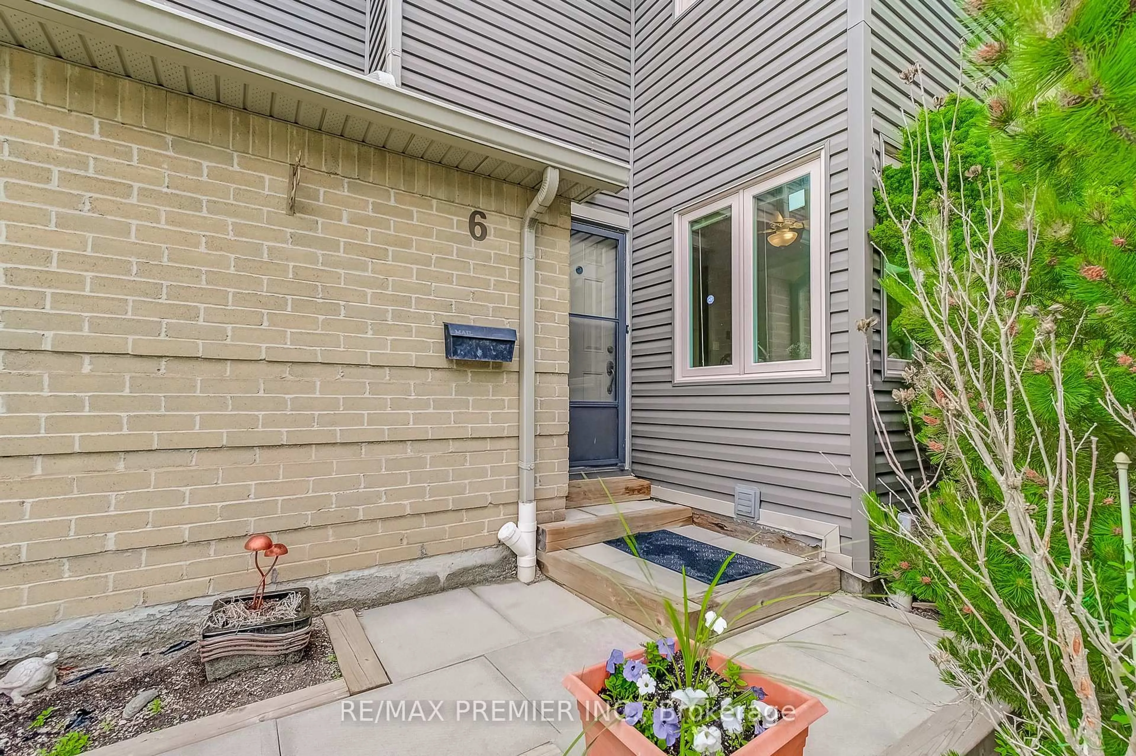 Indoor entryway for 3600 Colonial Dr #6, Mississauga Ontario L5L 5P5