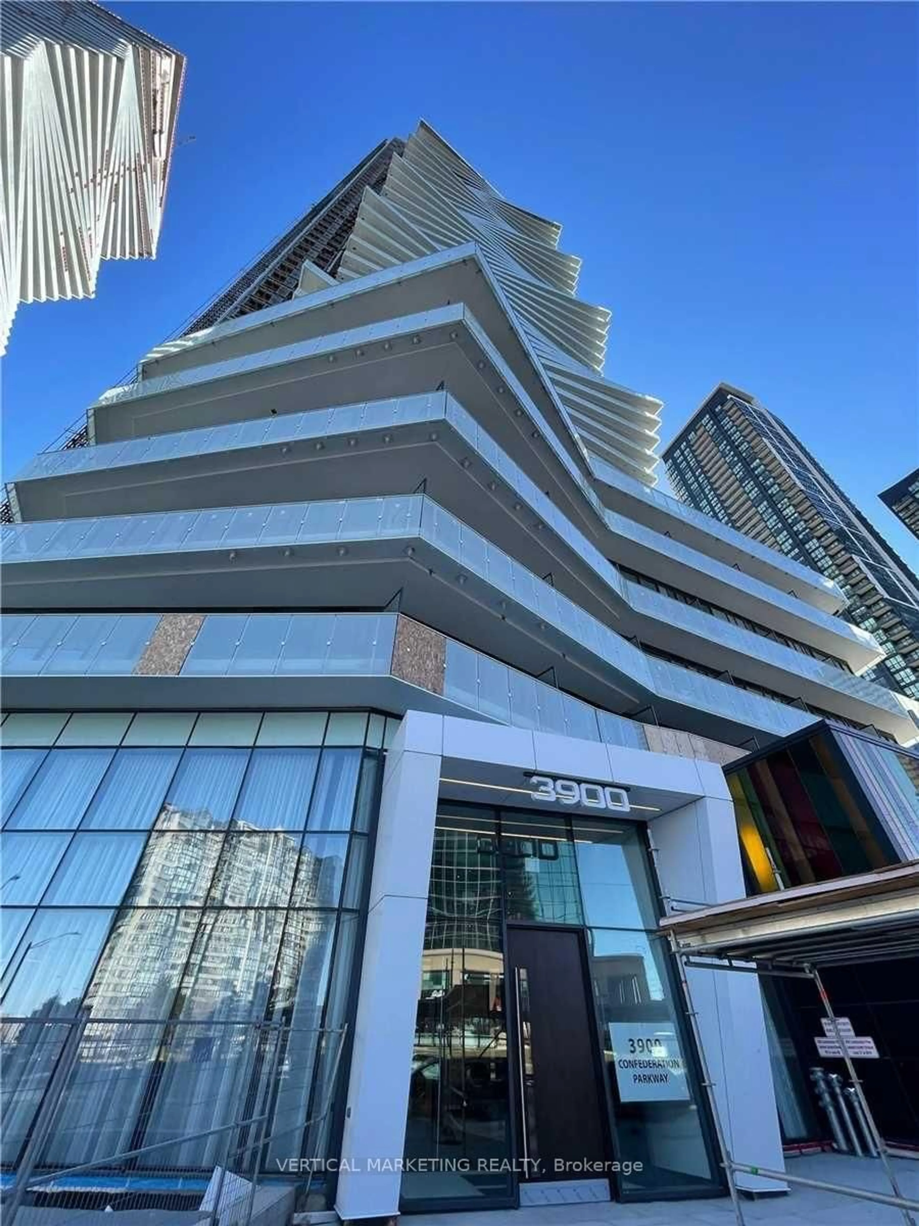 Indoor foyer for 3900 Confederation Pkwy #1810, Mississauga Ontario L5B 0M3