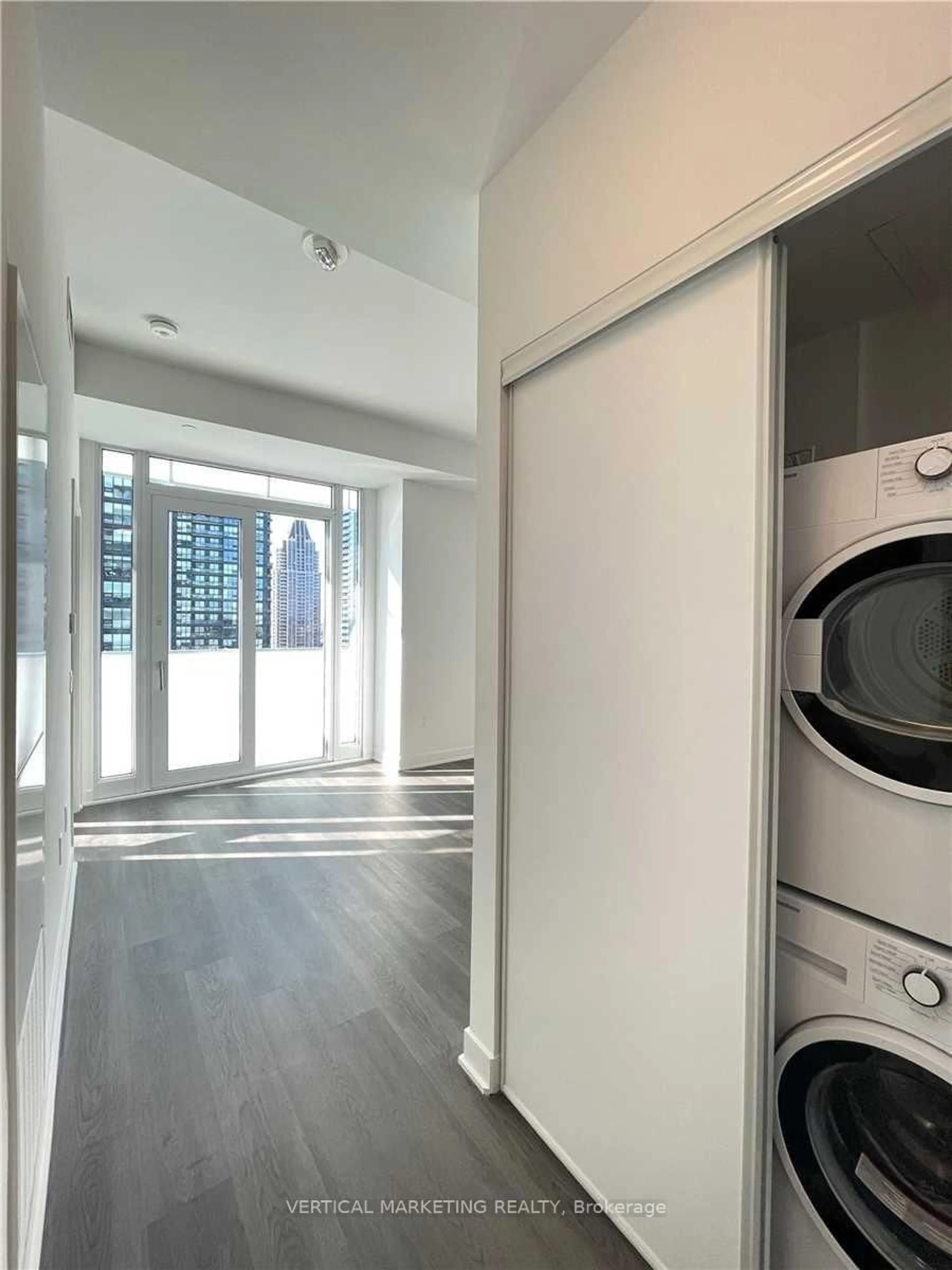 A pic of a room for 3900 Confederation Pkwy #1810, Mississauga Ontario L5B 0M3