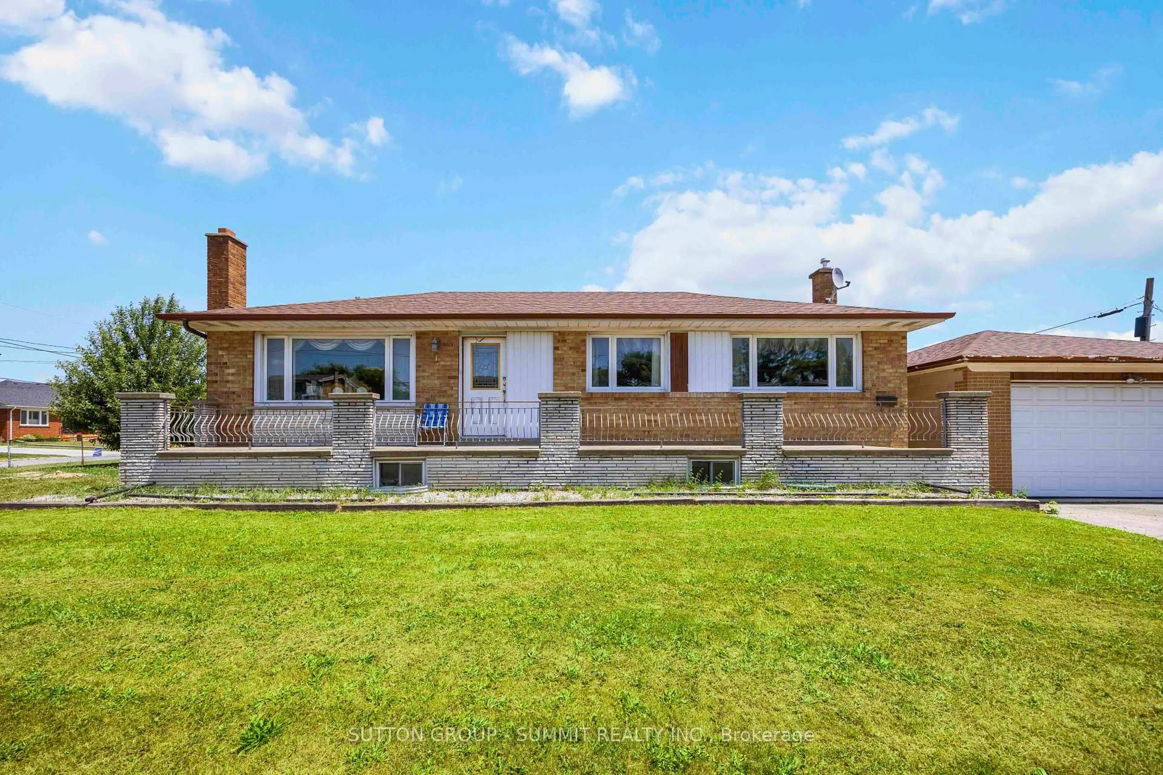 A pic from outside/outdoor area/front of a property/back of a property/a pic from drone, unknown for 1 DEVERELL Cres, Toronto Ontario M3K 1C7