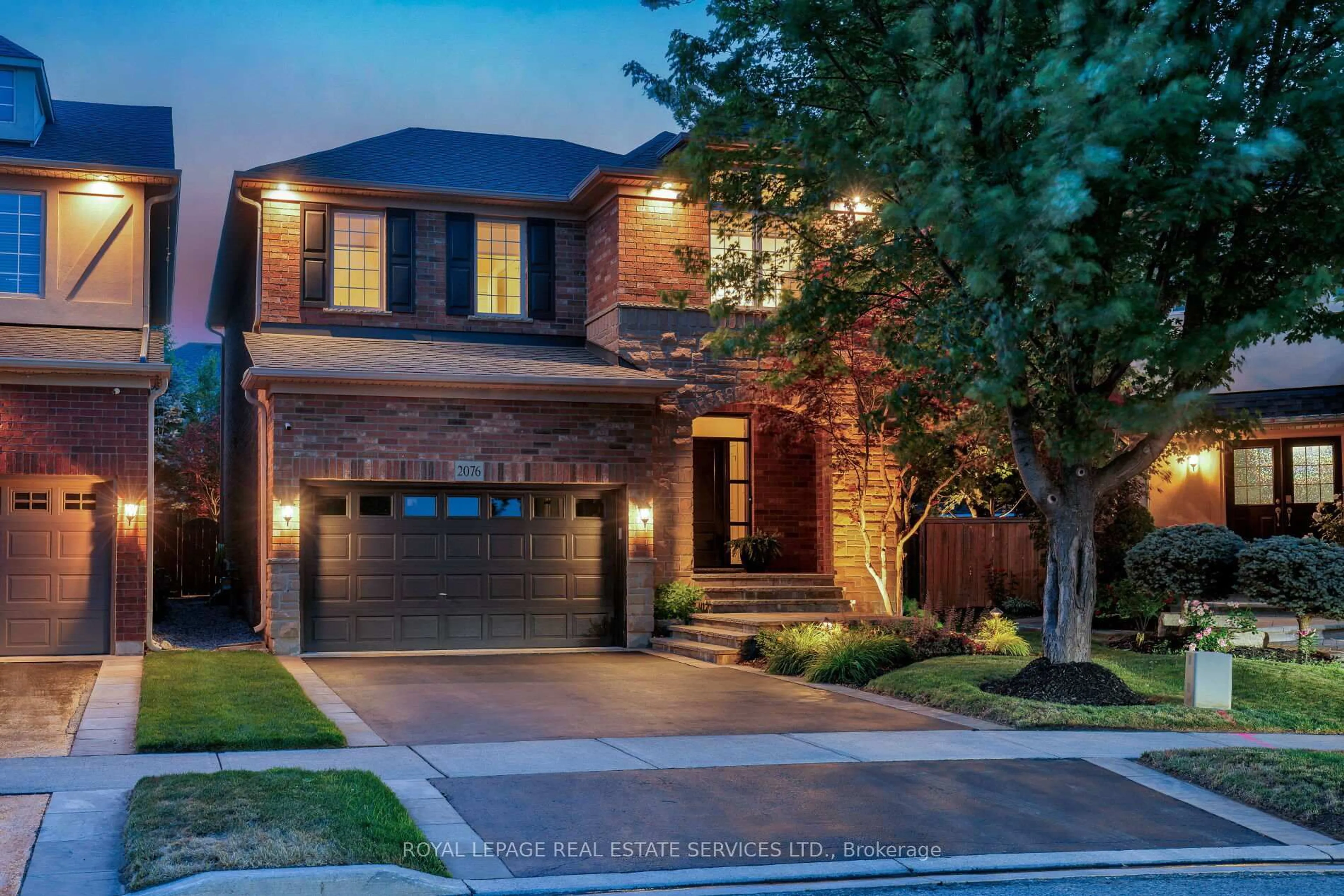 Home with brick exterior material, street for 2076 Rochester Circ, Oakville Ontario L6M 5E2