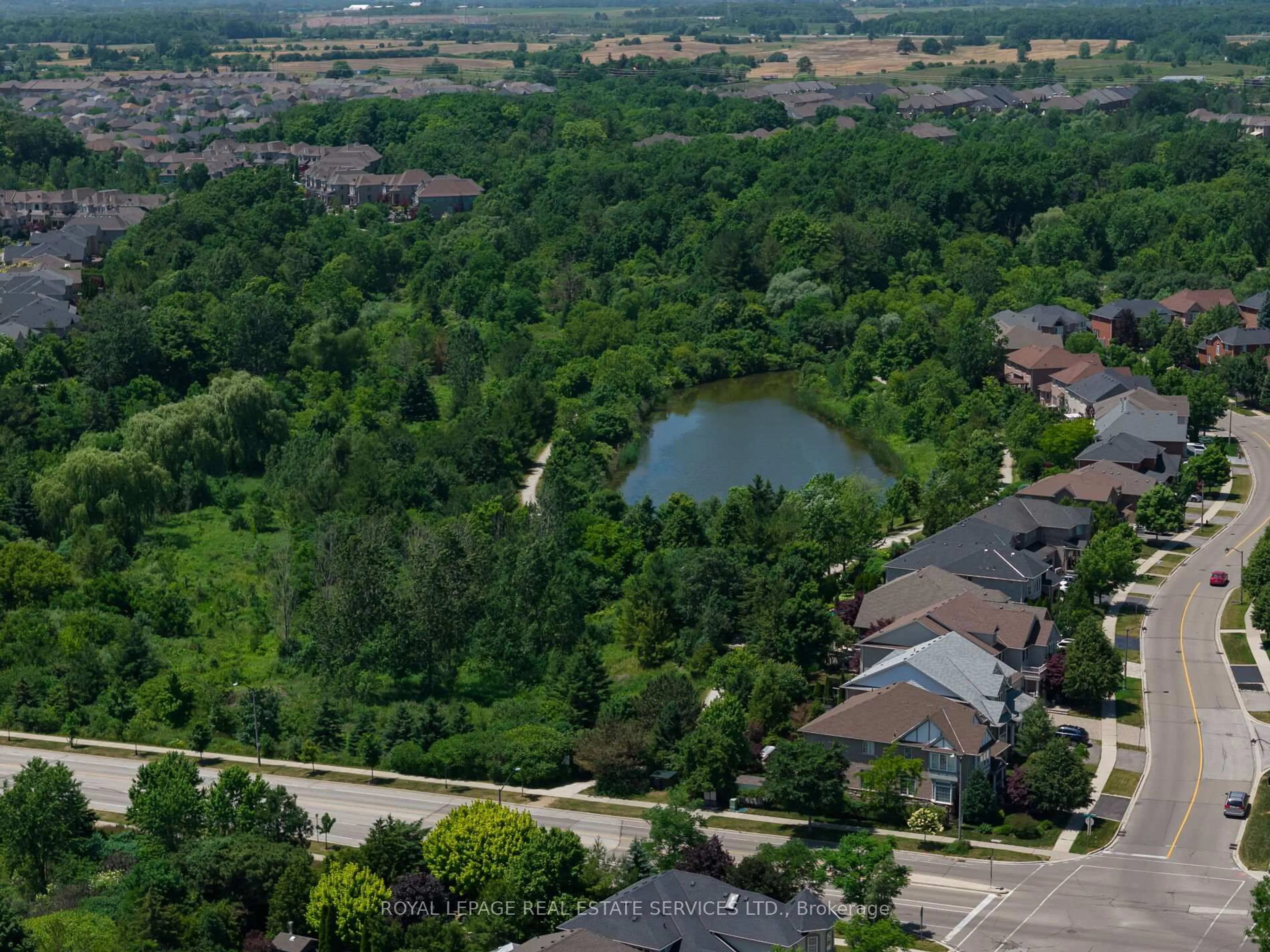 A pic from outside/outdoor area/front of a property/back of a property/a pic from drone, water/lake/river/ocean view for 2076 Rochester Circ, Oakville Ontario L6M 5E2