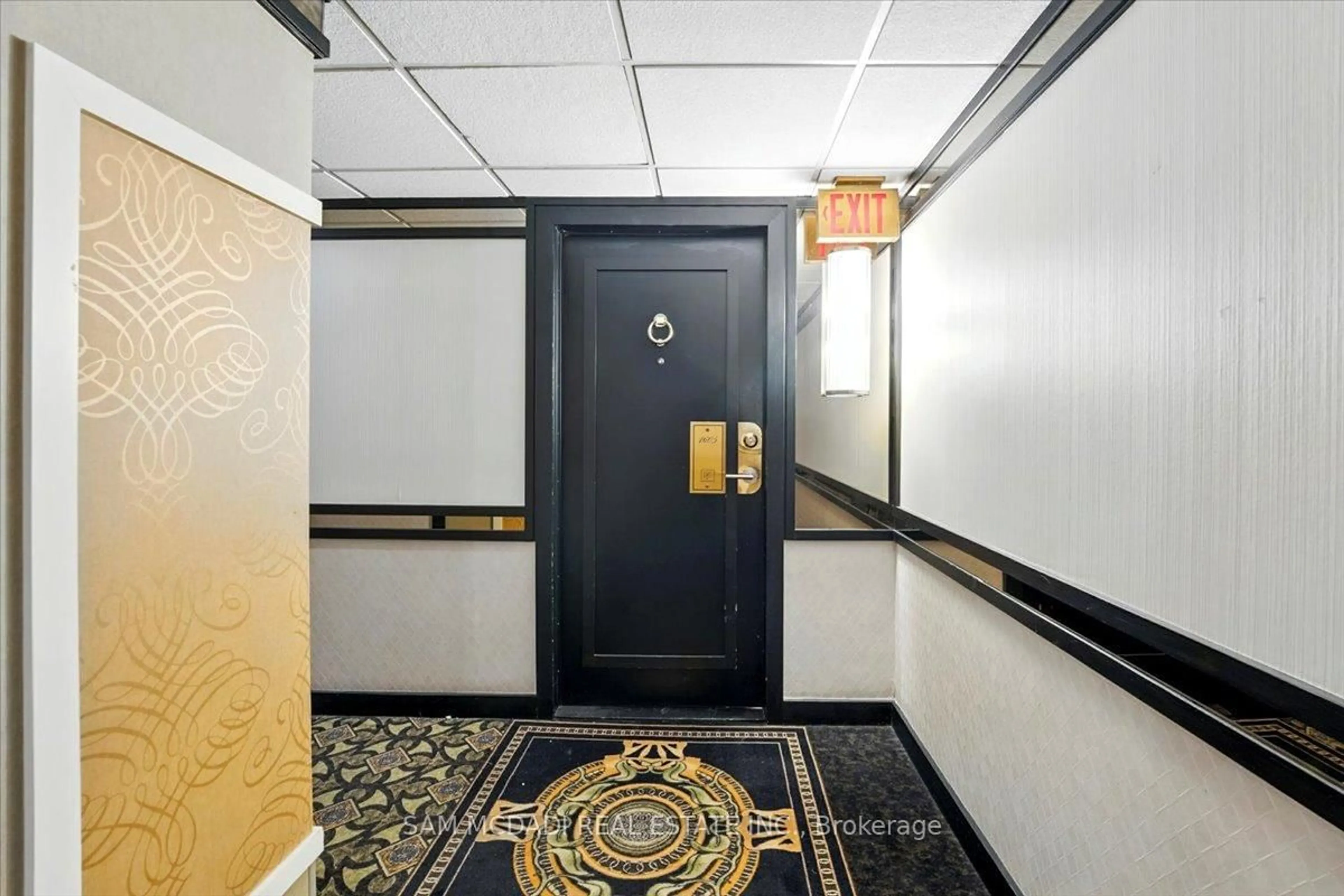 Indoor foyer for 2045 Lake Shore Blvd #1605, Toronto Ontario M8V 2Z6