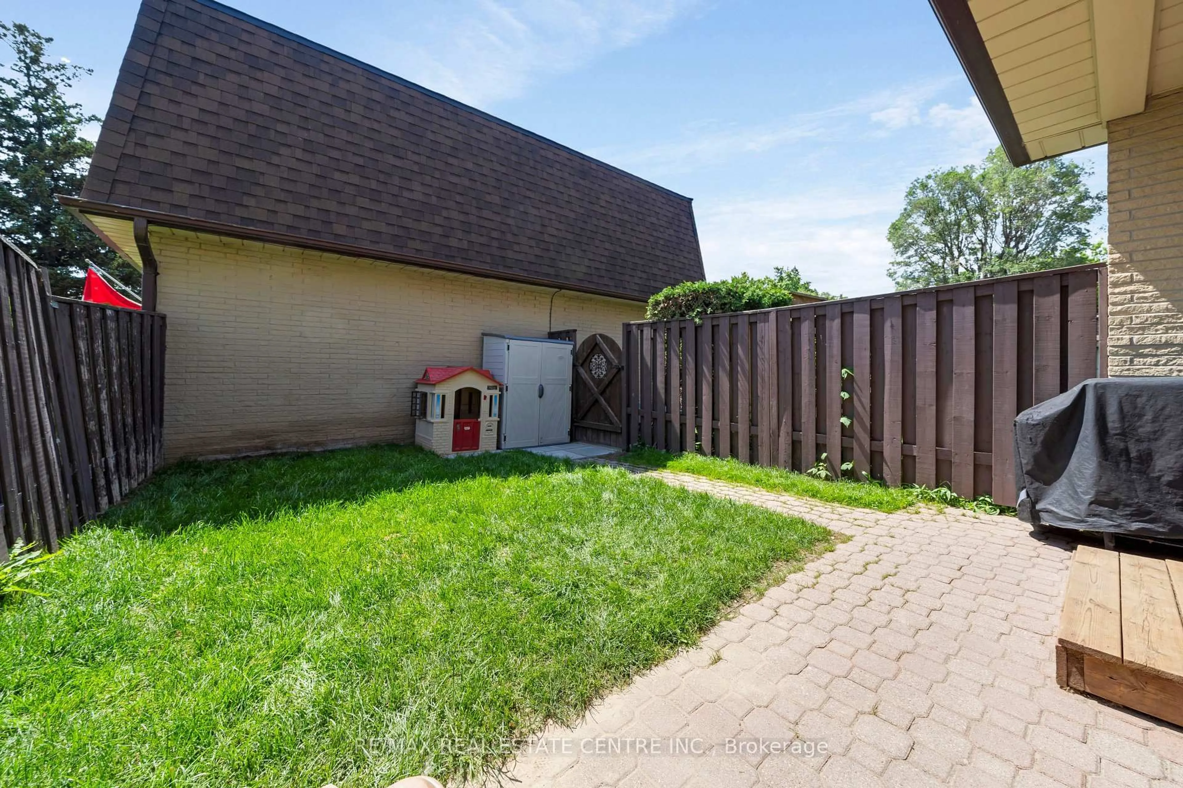 Patio, street for 20 Mountainview Rd #25, Halton Hills Ontario L7G 4K3