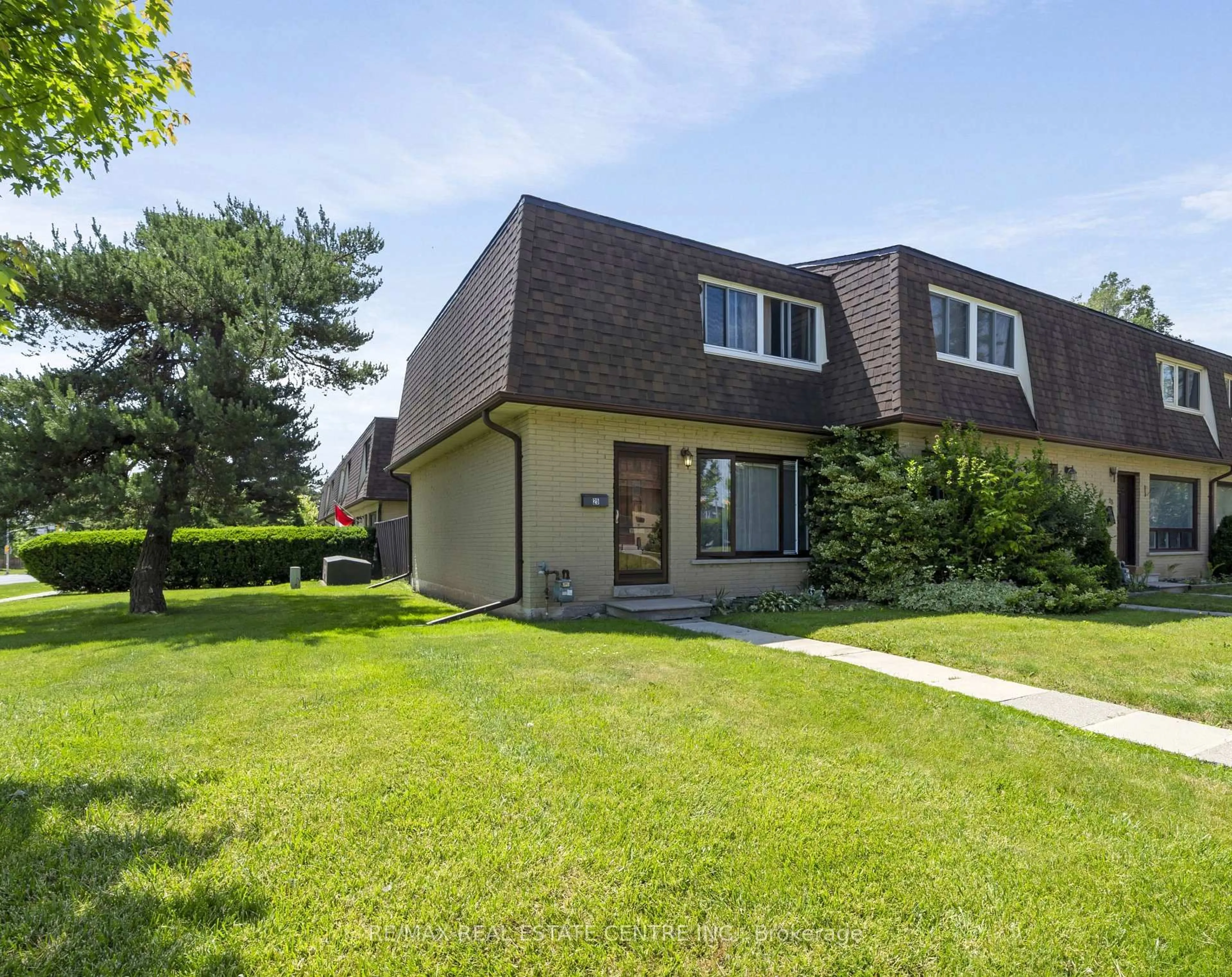 Home with vinyl exterior material, street for 20 Mountainview Rd #25, Halton Hills Ontario L7G 4K3