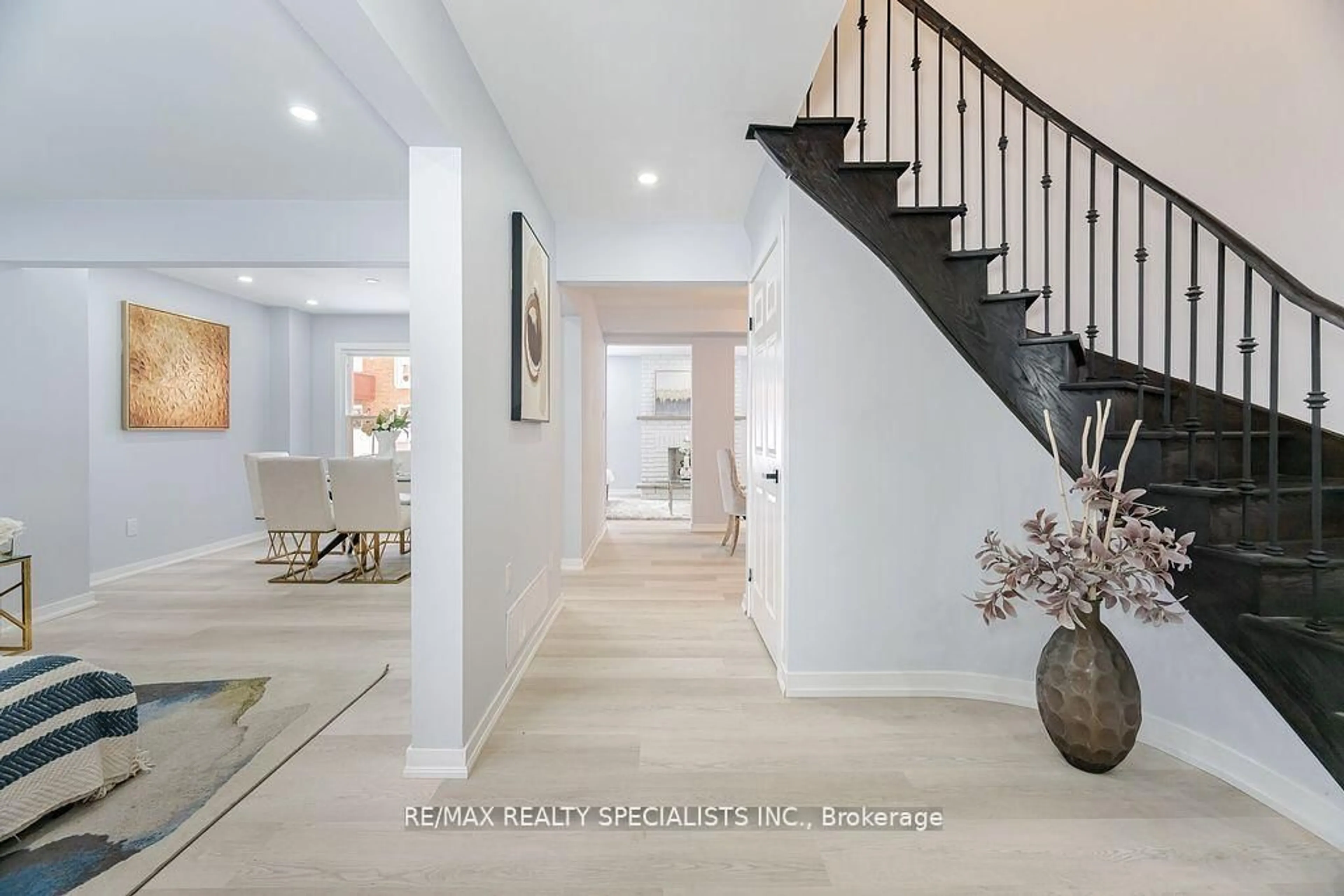 Indoor entryway for 21 Porteous Circ, Brampton Ontario L6S 5C1
