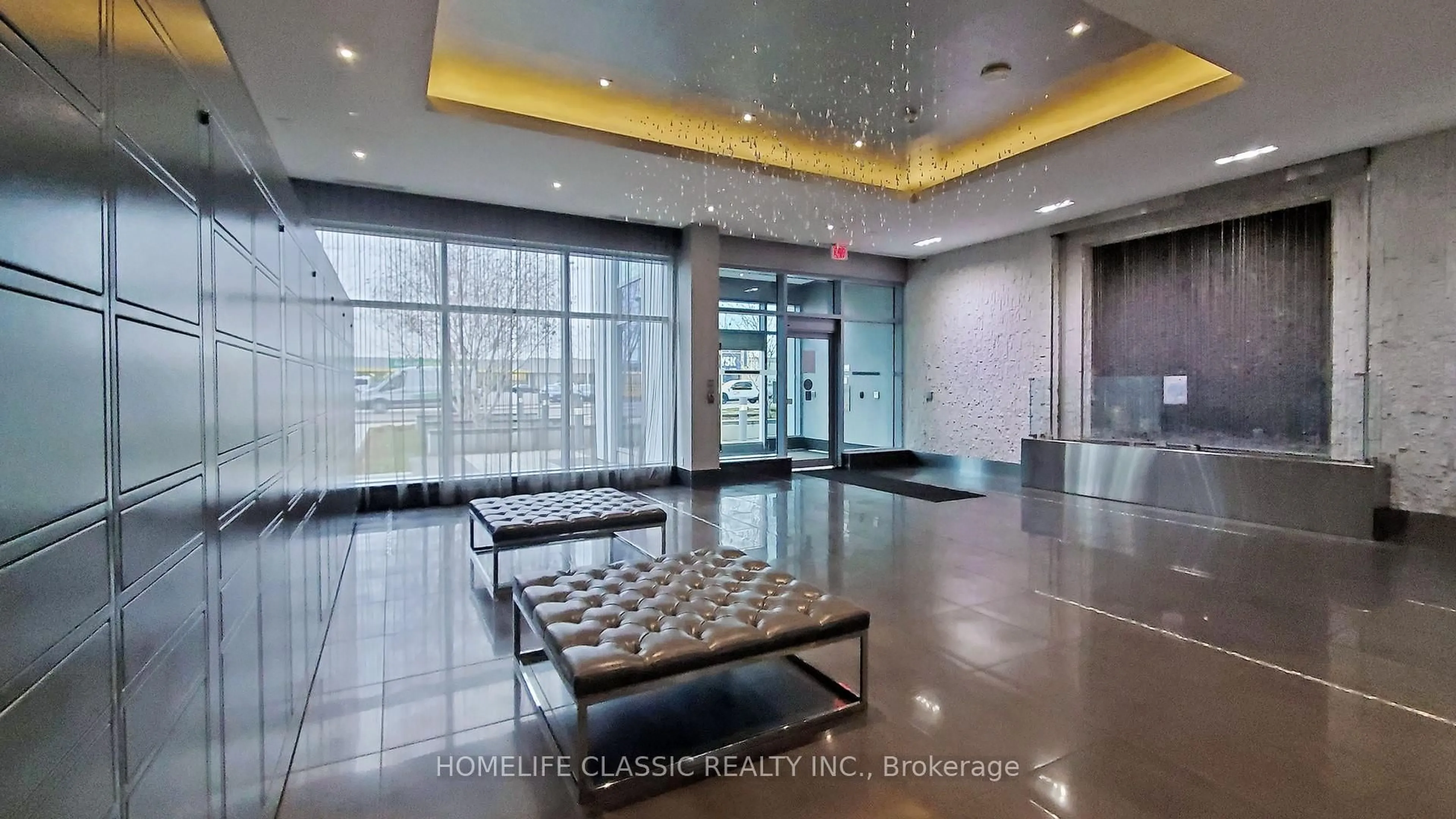 Indoor foyer for 55 Speers Rd #507, Oakville Ontario L6K 0H9