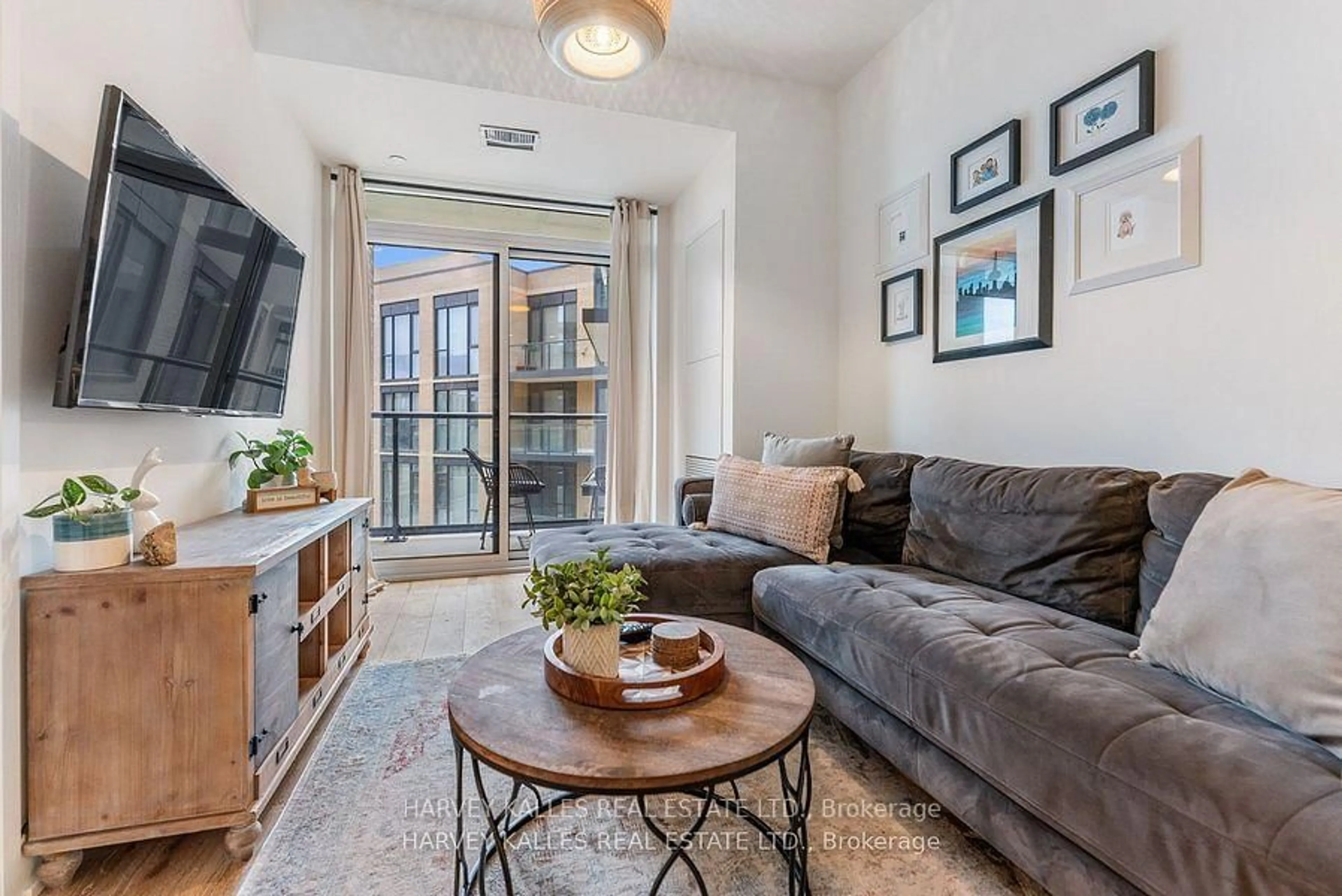 Living room with furniture, unknown for 293 The Kingsway #521, Toronto Ontario M9A 0E8